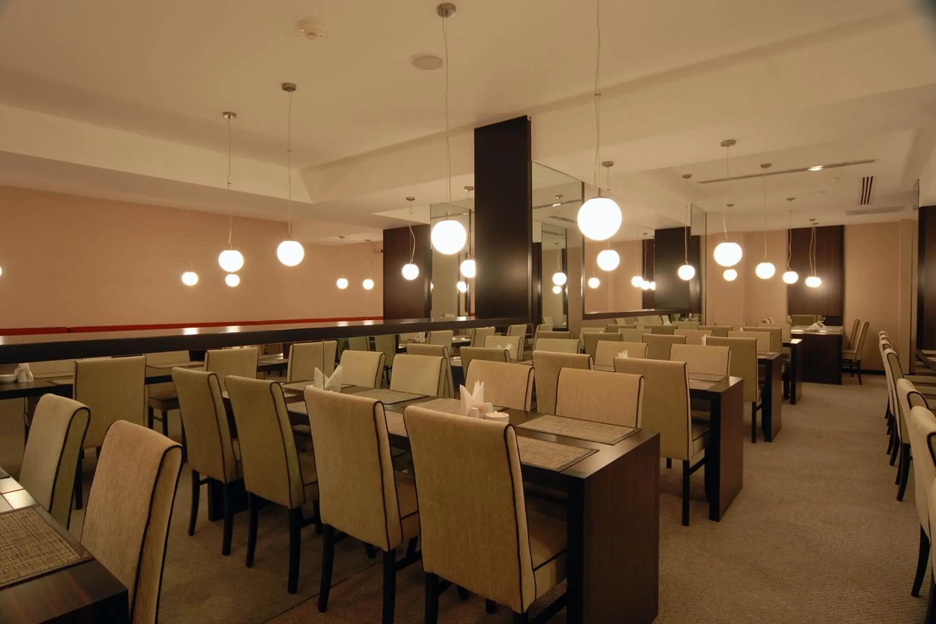 Business facilities, Restaurant/Places to Eat in Klas Hotel