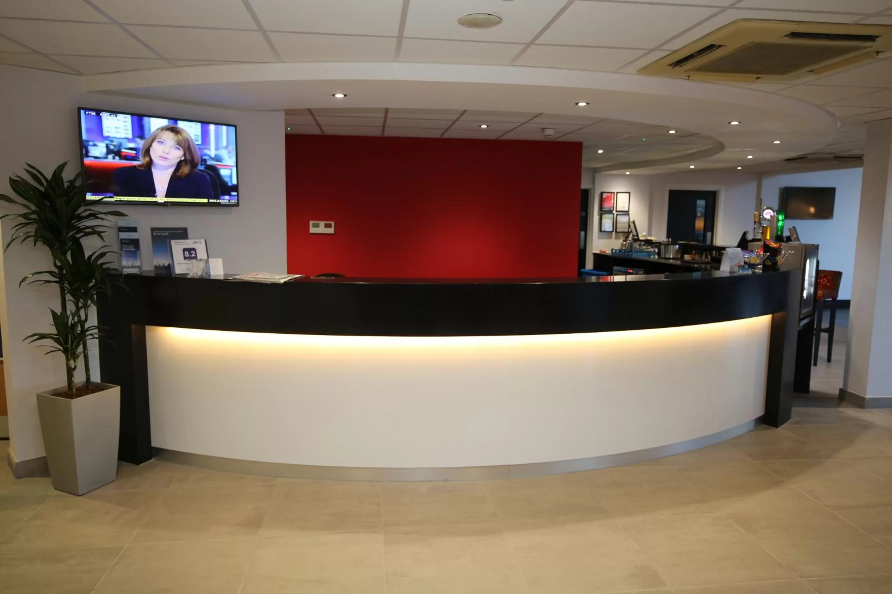 Lobby or reception in Ramada Wakefield