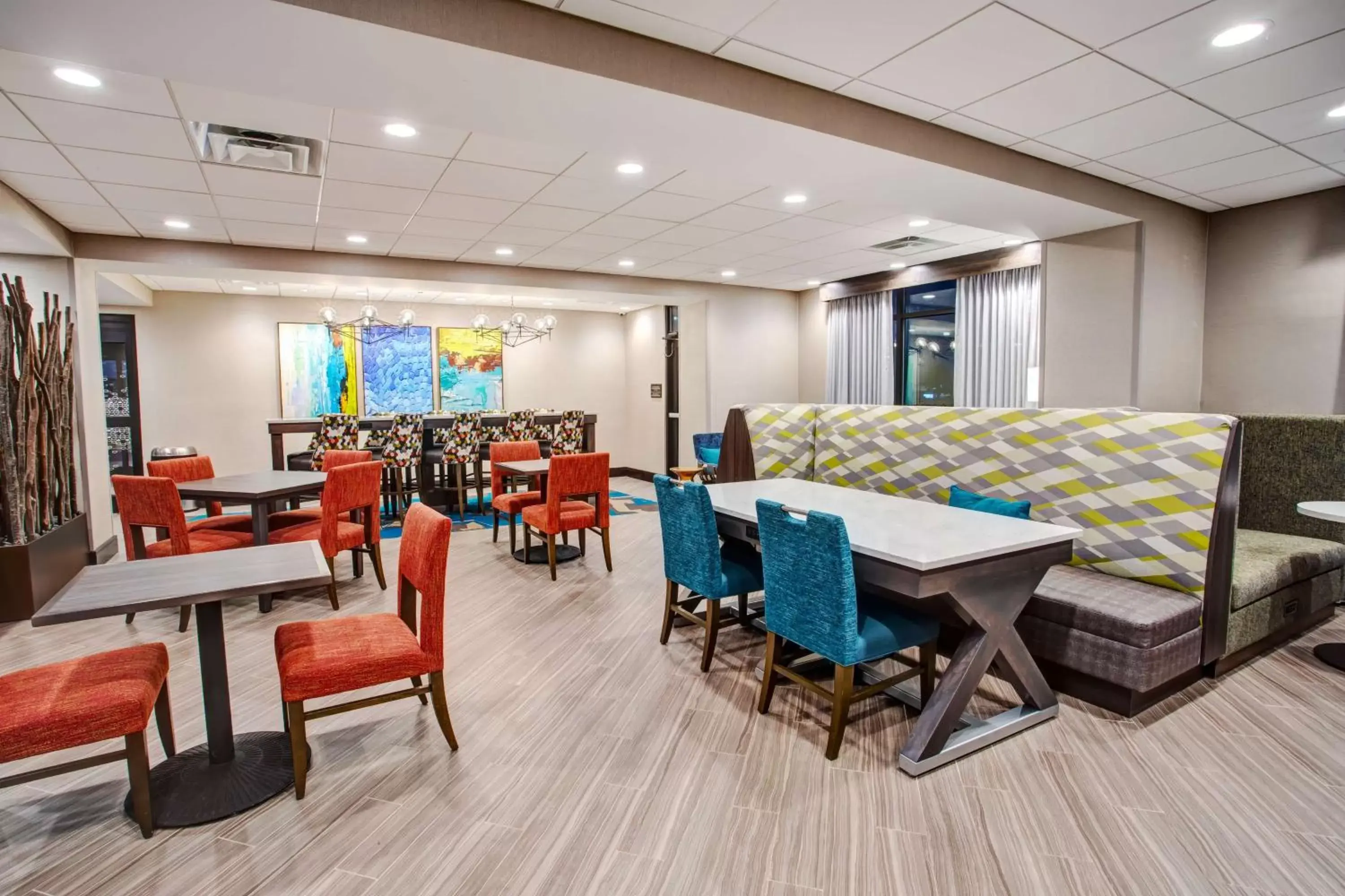 Lobby or reception, Restaurant/Places to Eat in Hampton Inn Union City, Tn
