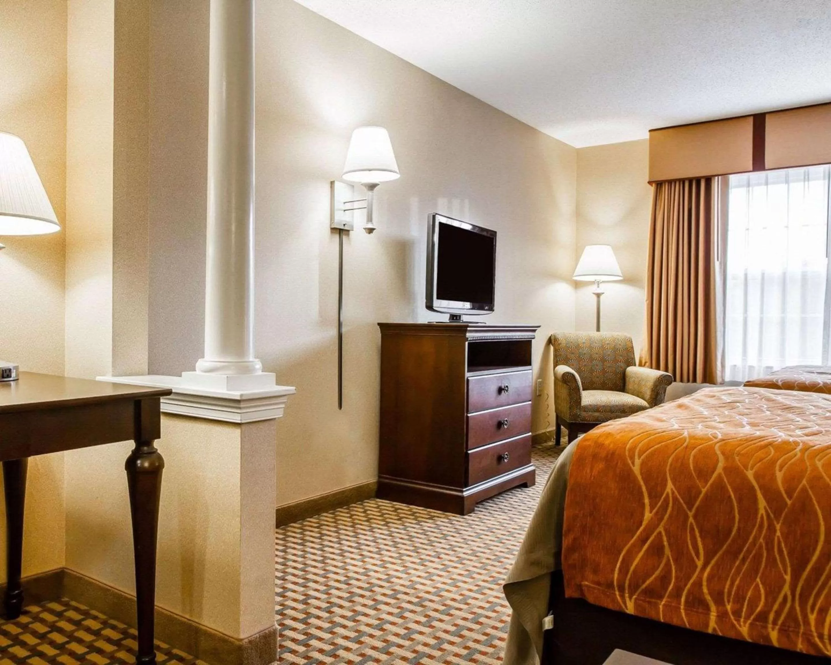 Photo of the whole room, Bed in Comfort Inn & Suites Scarborough-Portland