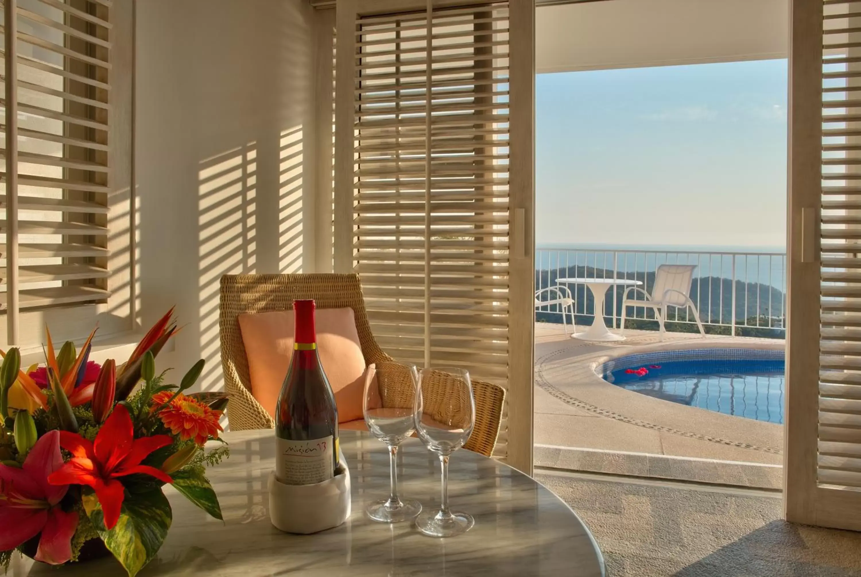 Photo of the whole room, Swimming Pool in Las Brisas Acapulco