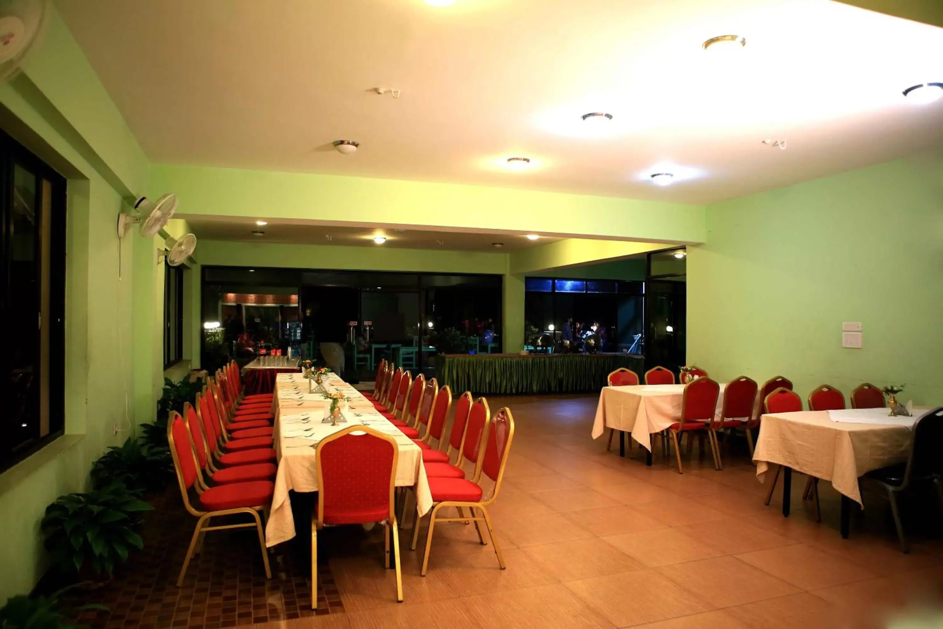 Restaurant/Places to Eat in Mount Kailash Resort Restaurant/Places to Eat in Mount Kailash Resort