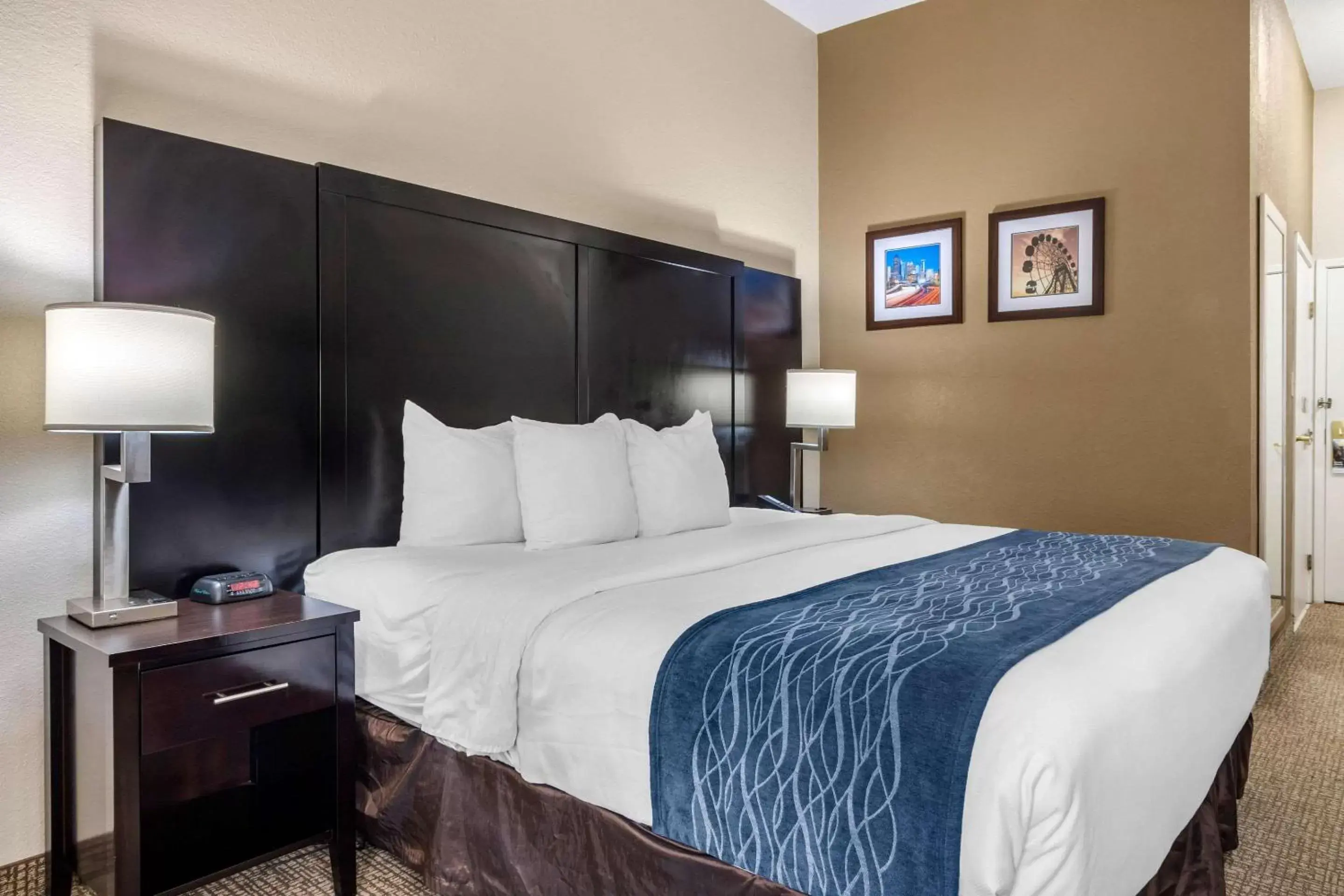 Photo of the whole room, Room Photo in Comfort Inn & Suites Atlanta Smyrna