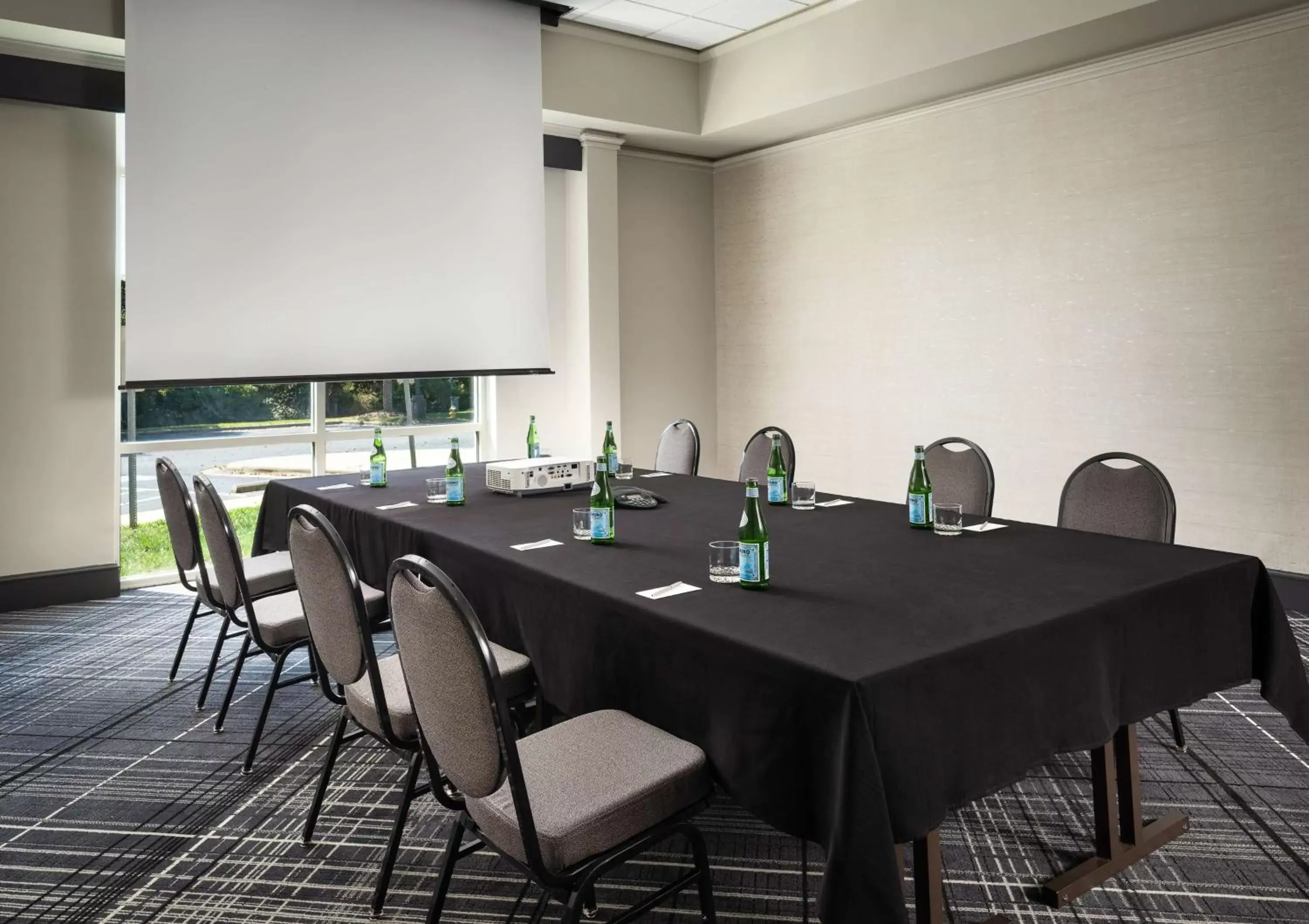 Meeting/conference room in Hilton Charlotte Airport Hotel