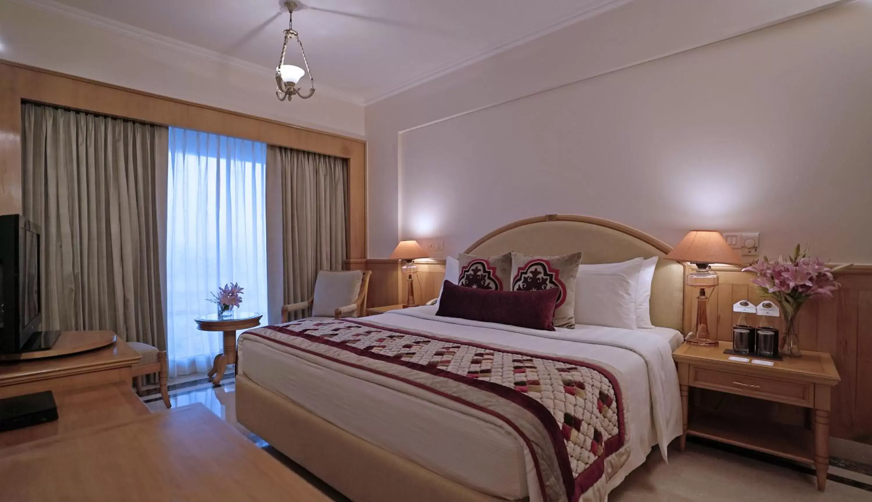 Bedroom, Bed in Jaypee Siddharth Hotel