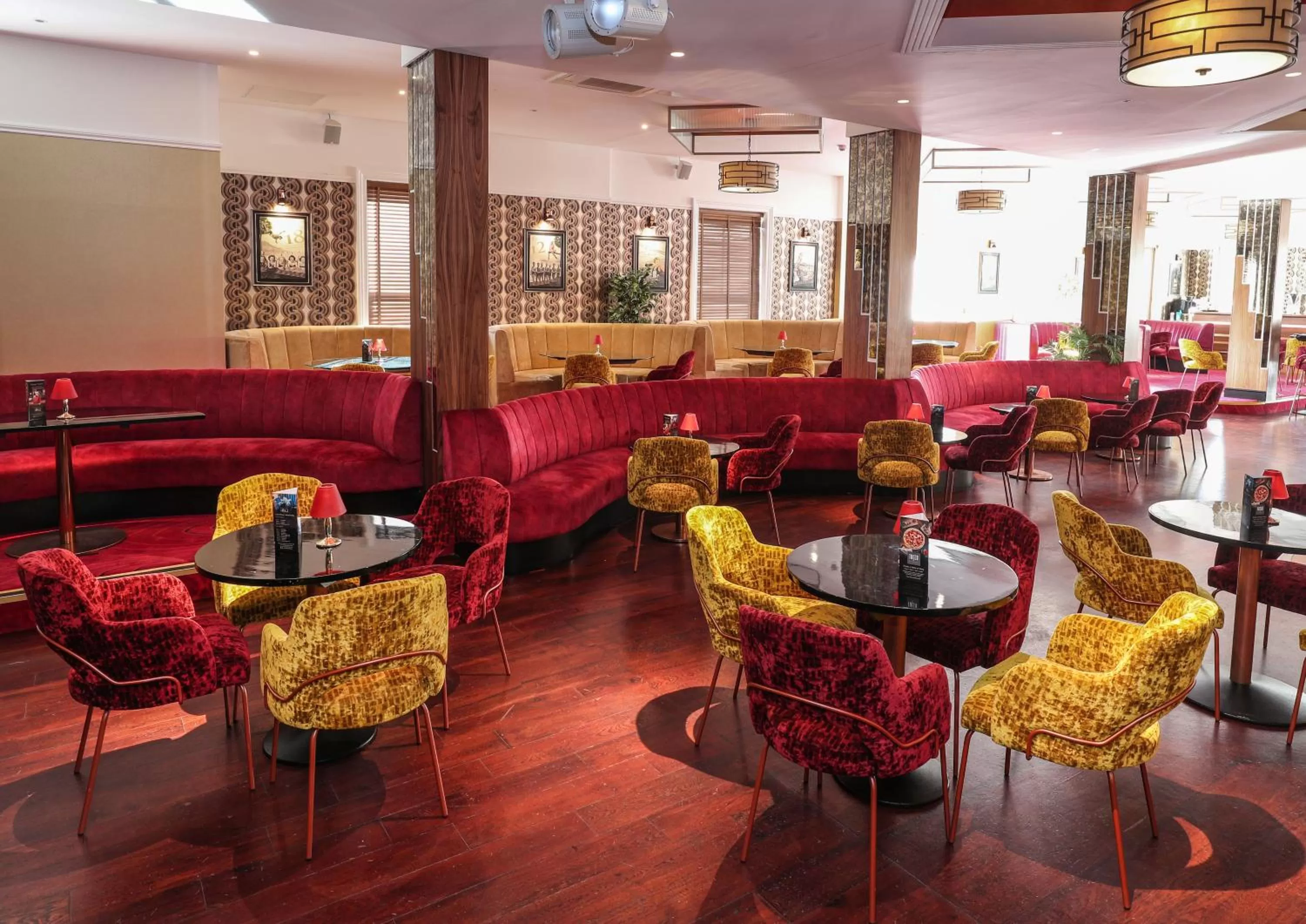 Lounge or bar in Royal Exeter Hotel