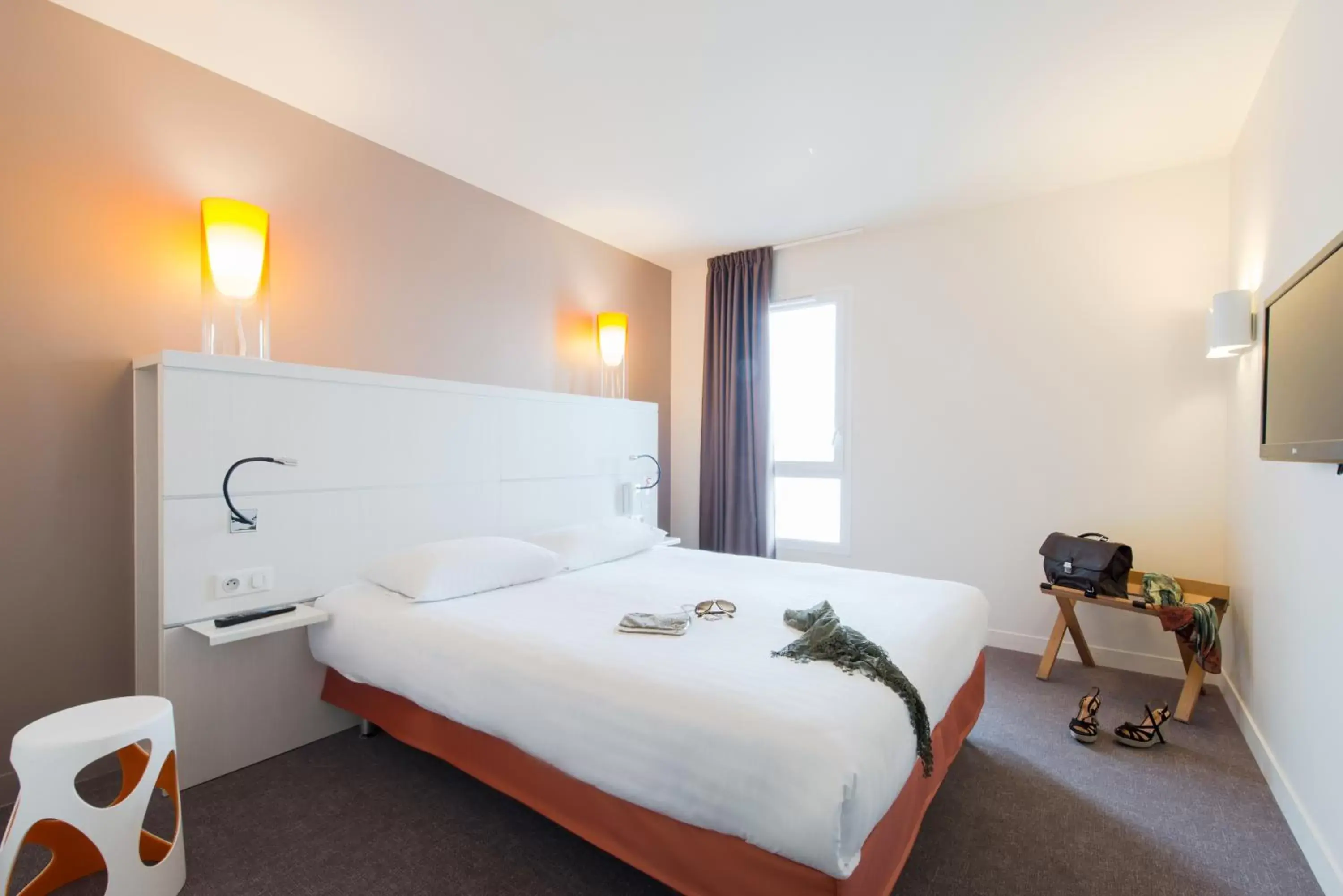 Bed, Room Photo in Kyriad La Rochelle Centre - Les Minimes