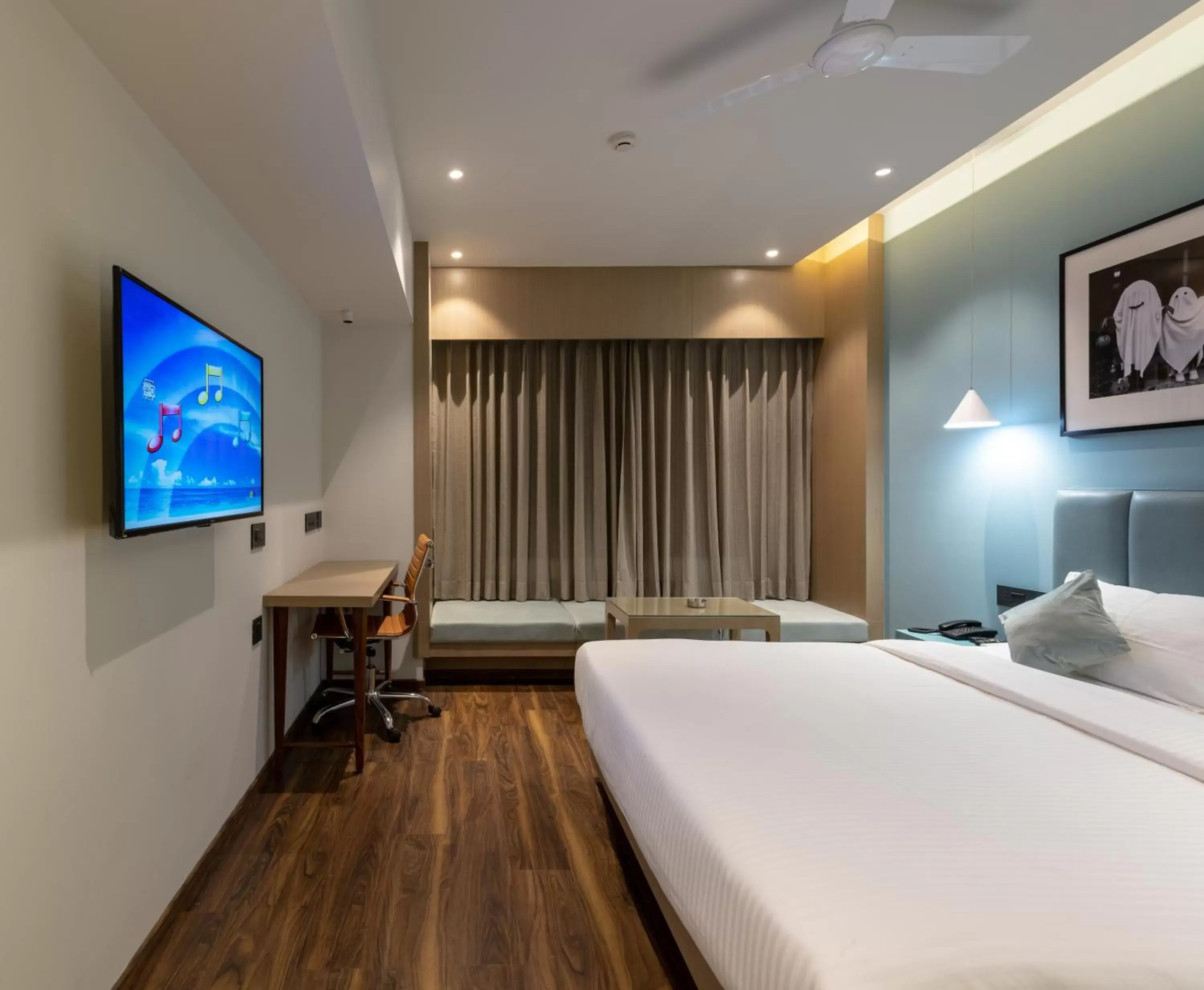 Photo of the whole room, Bed in Hotel Regal Grand Photo of the whole room, Bed in Hotel Regal Grand