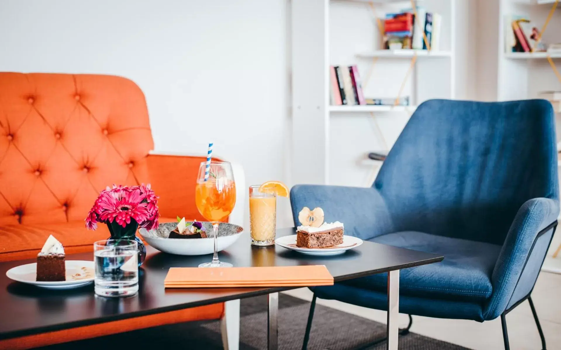 Food and drinks, Seating Area in Boutique Hotel More