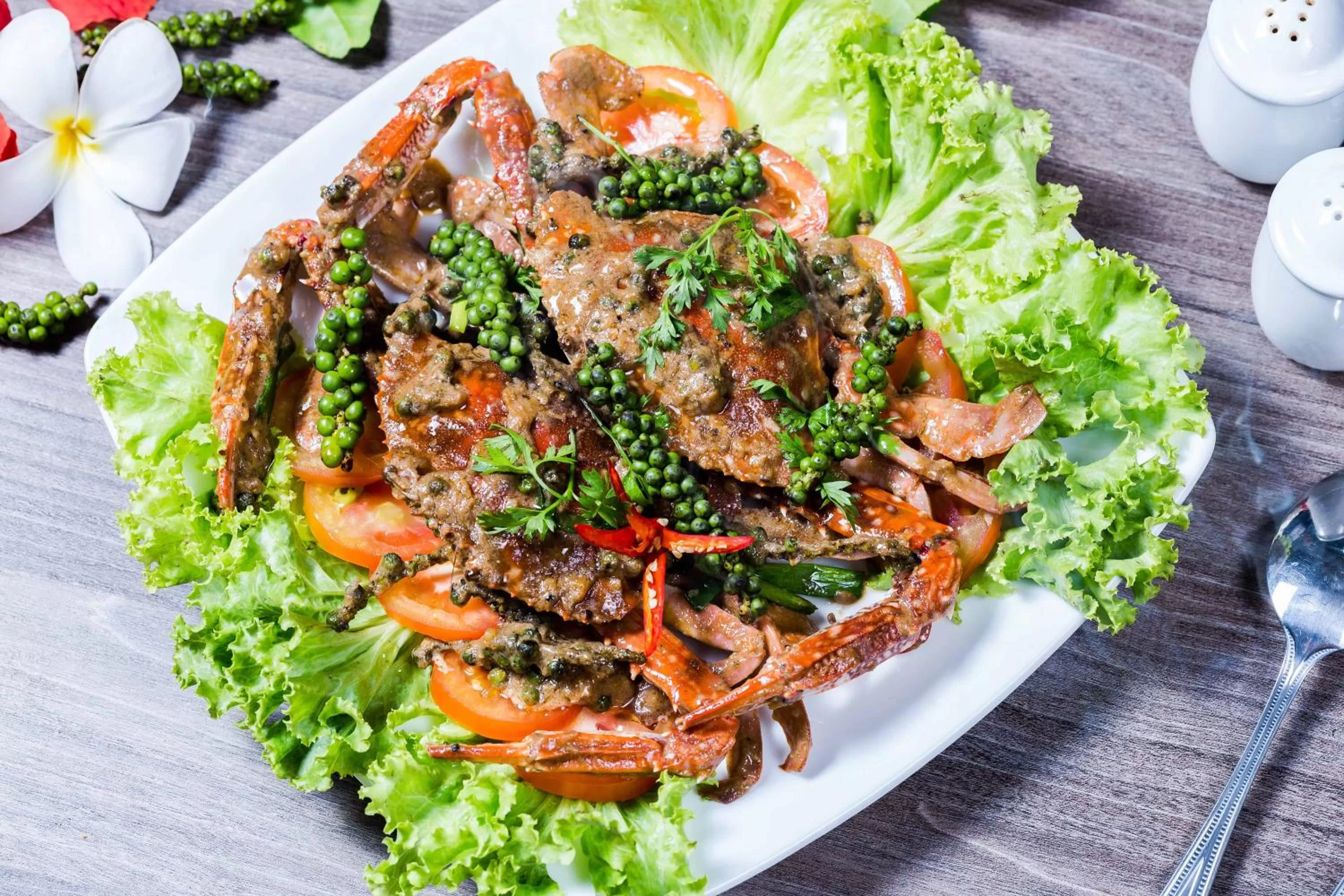 Restaurant/places to eat in KEP BAY HOTEL & RESORT