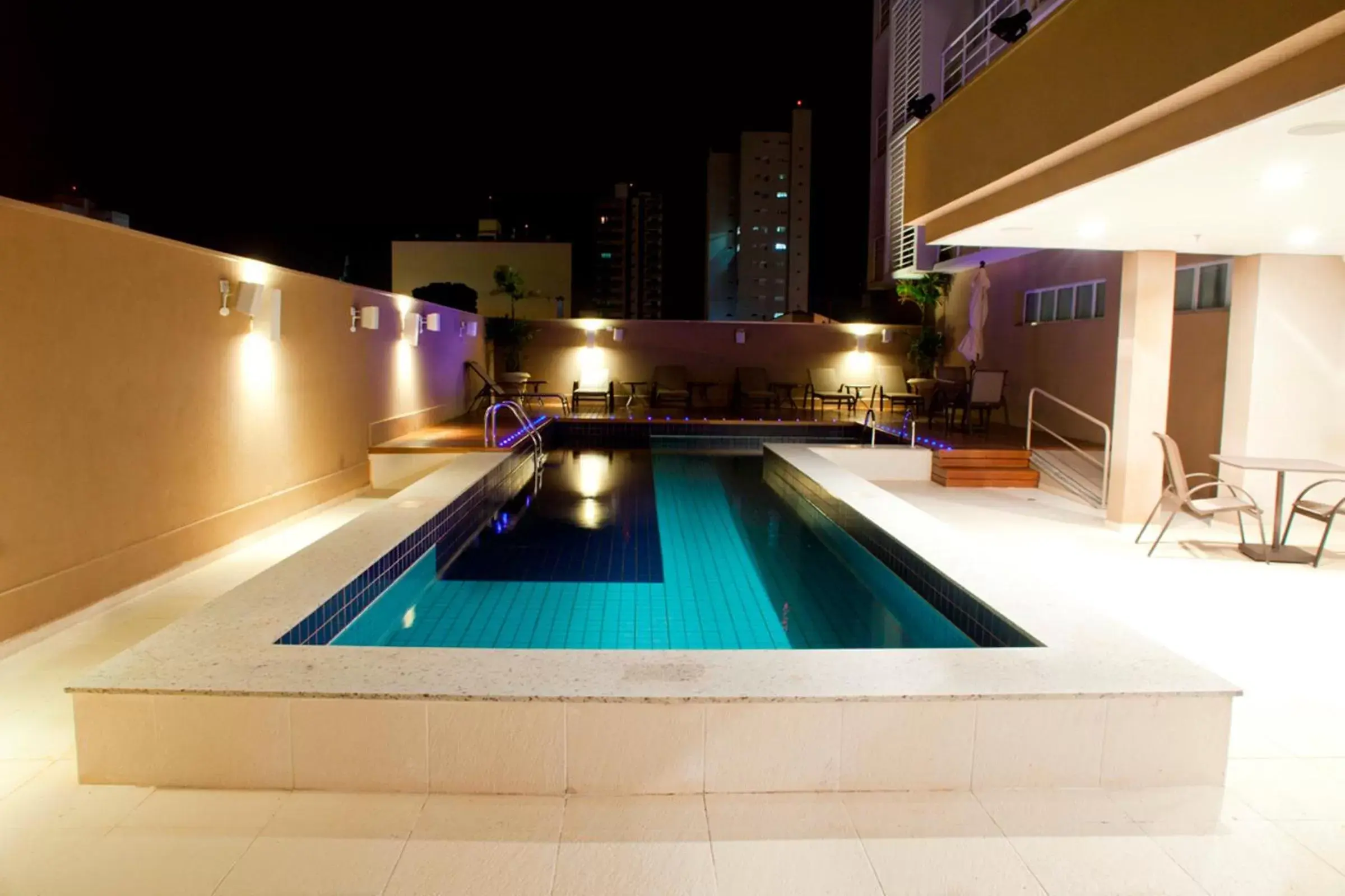 Night, Swimming Pool in Comfort Hotel Sertãozinho