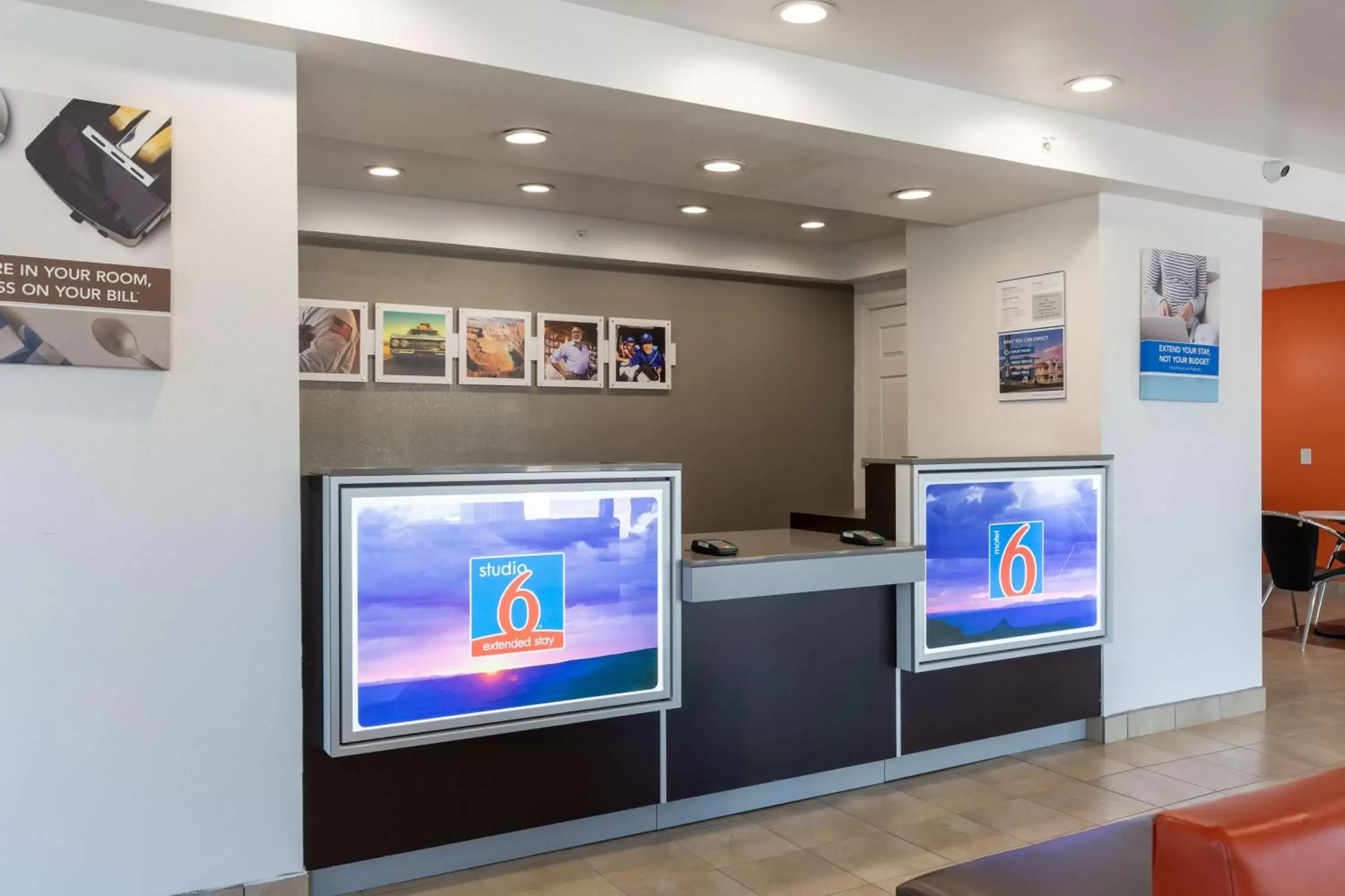 Lobby or reception in Motel 6-Bryan, TX - University Area Lobby or reception in Motel 6-Bryan, TX - University Area
