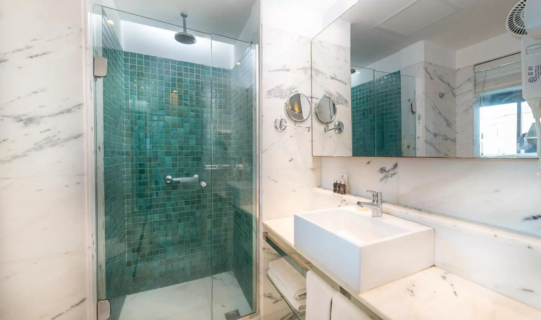 Shower, Bathroom in Pestana Rio Atlantica