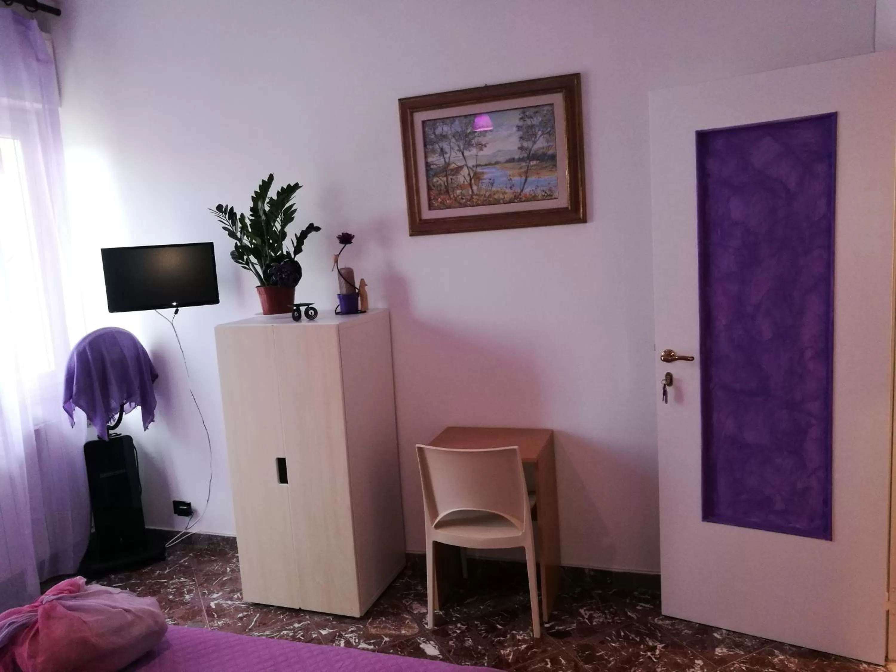 Photo of the whole room, TV/Entertainment Center in B&b Cefalù