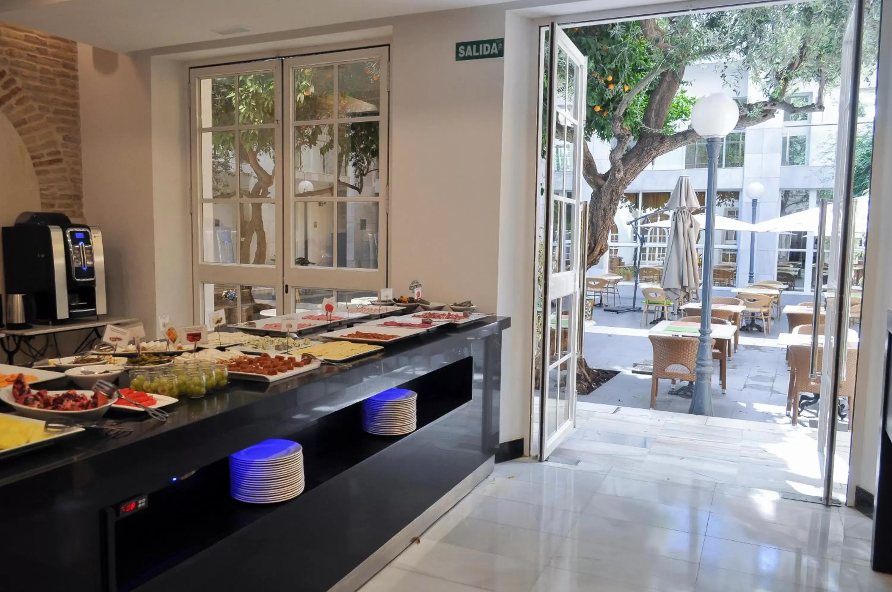 Buffet breakfast in Hotel San Gil Buffet breakfast in Hotel San Gil