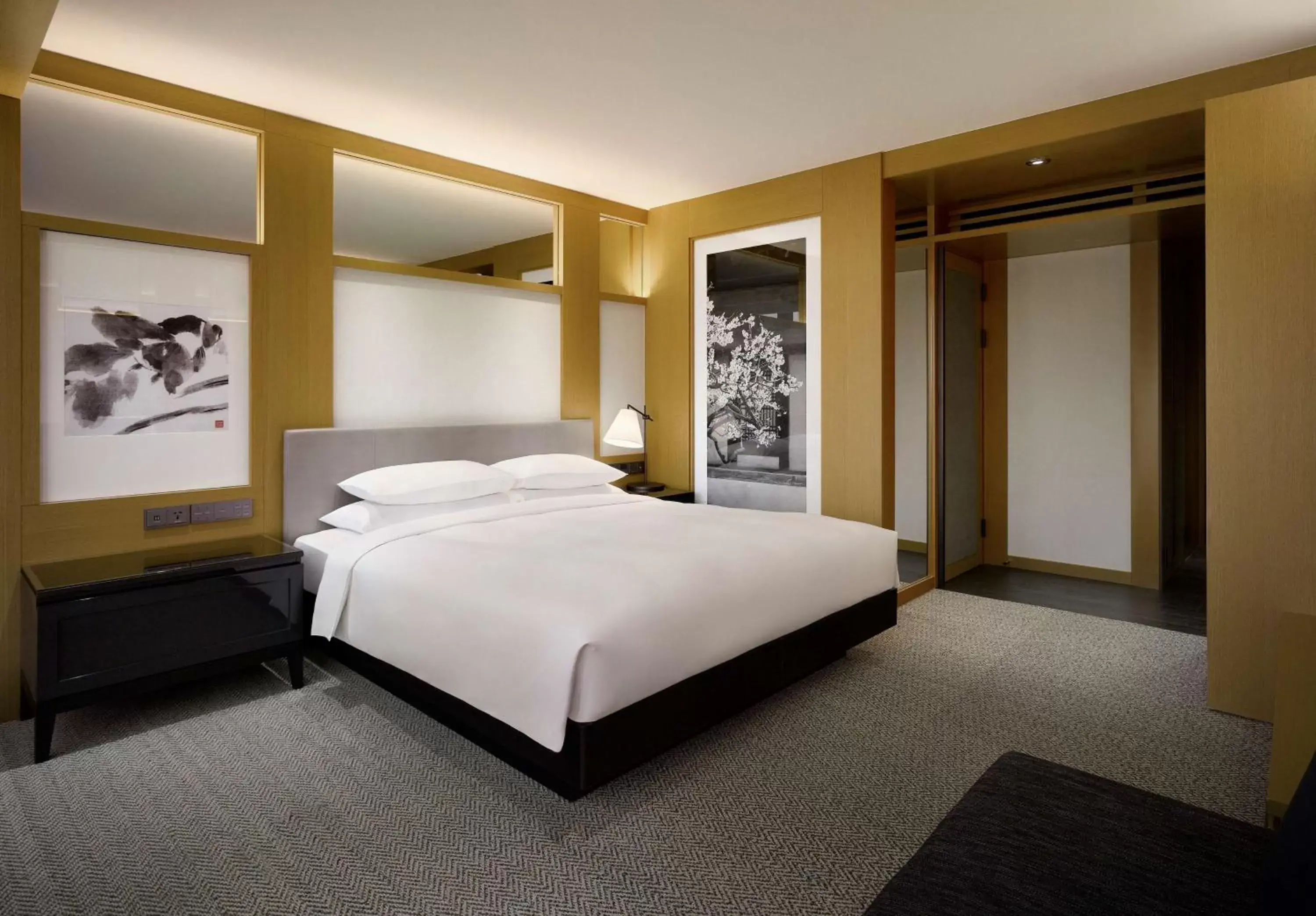 Photo of the whole room, Bed in Grand Hyatt Seoul