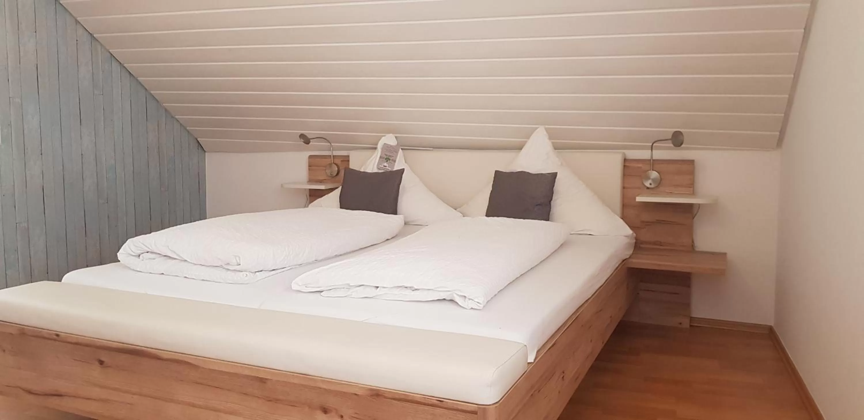 Photo of the whole room, Bed in Gasthof Zur Seku