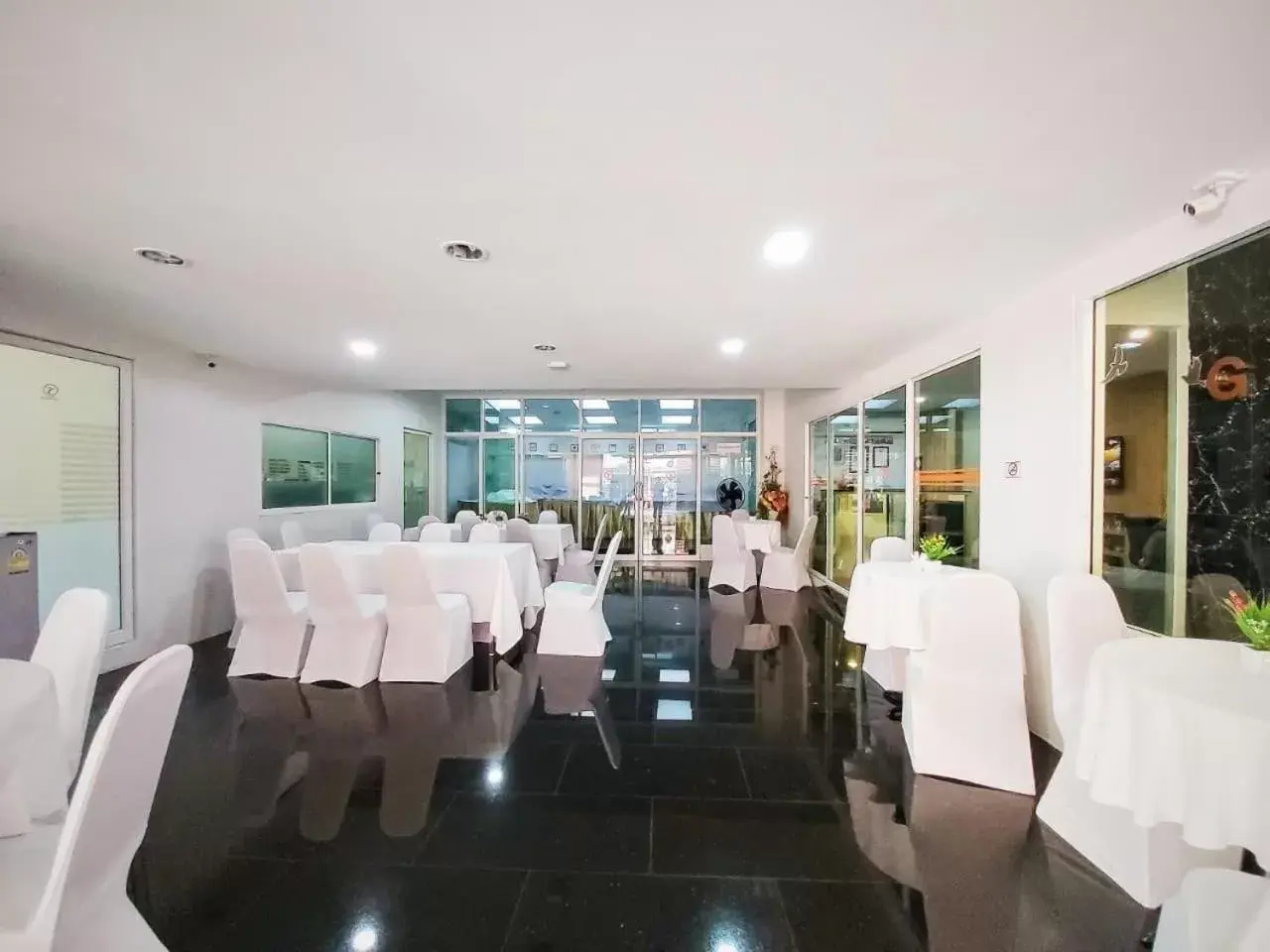 Restaurant/places to eat, Banquet Facilities in Klean Residence Hotel