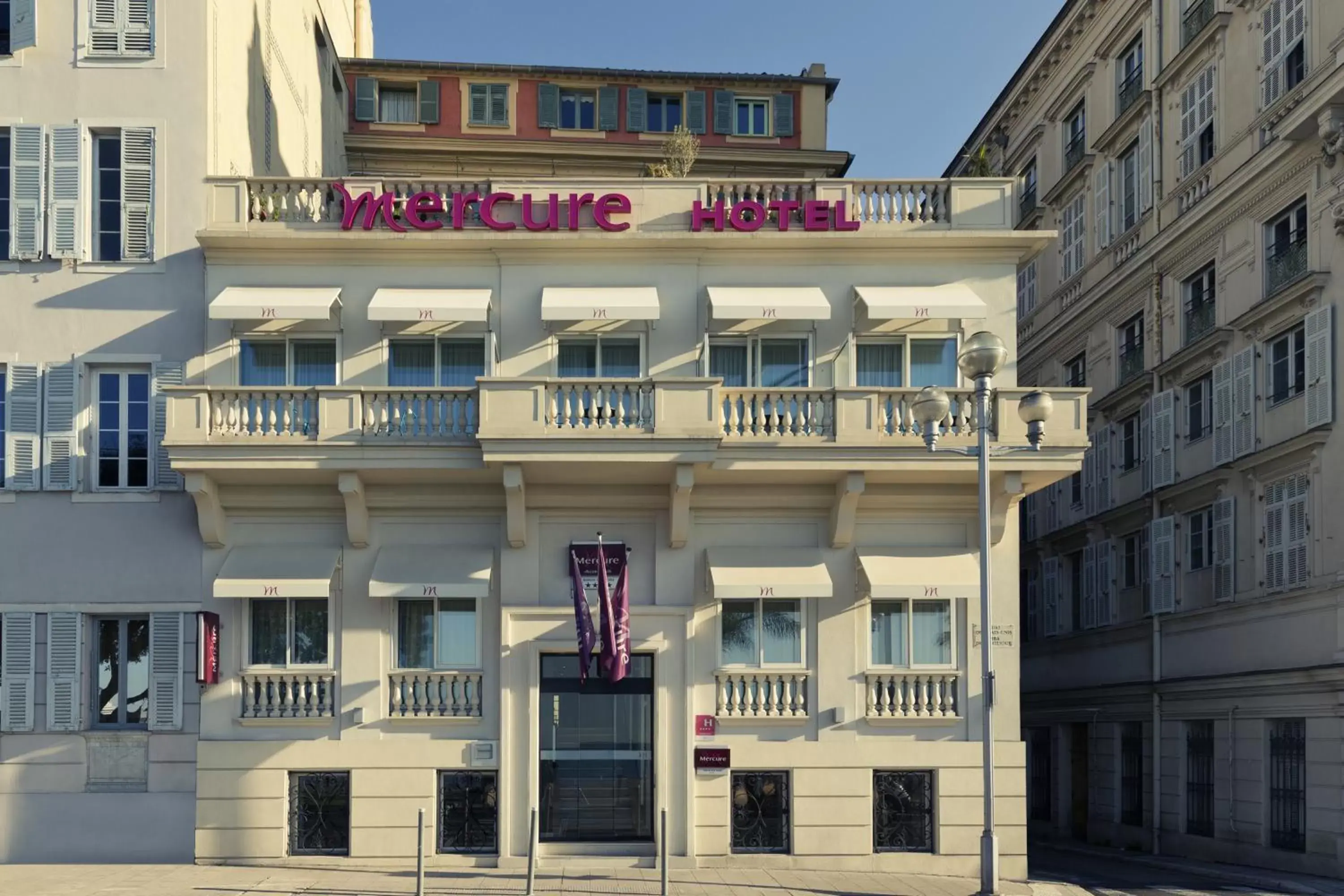 Property building in Mercure Nice Marché Aux Fleurs Property building in Mercure Nice Marché Aux Fleurs