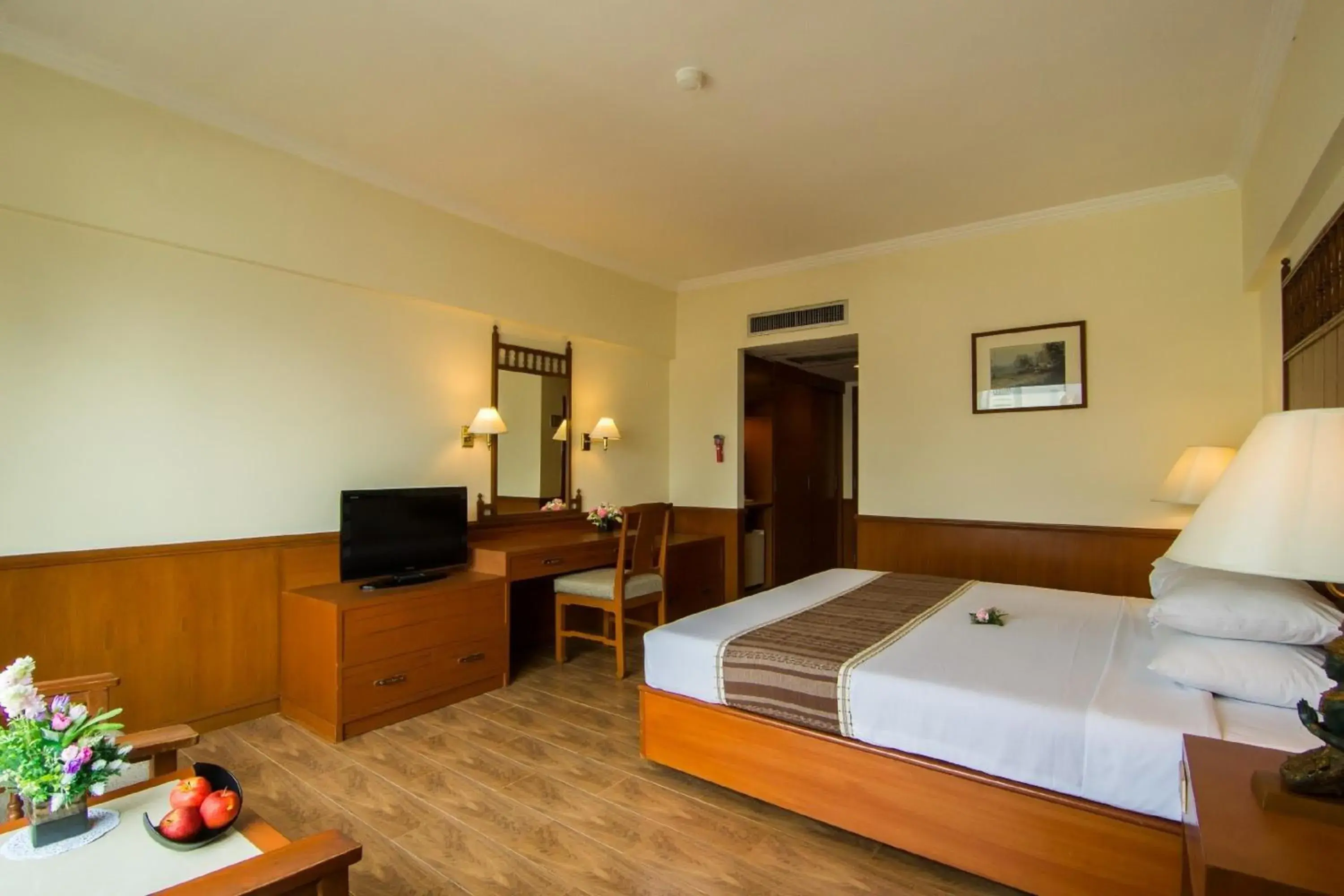 Bedroom in Bangkok Palace Hotel
