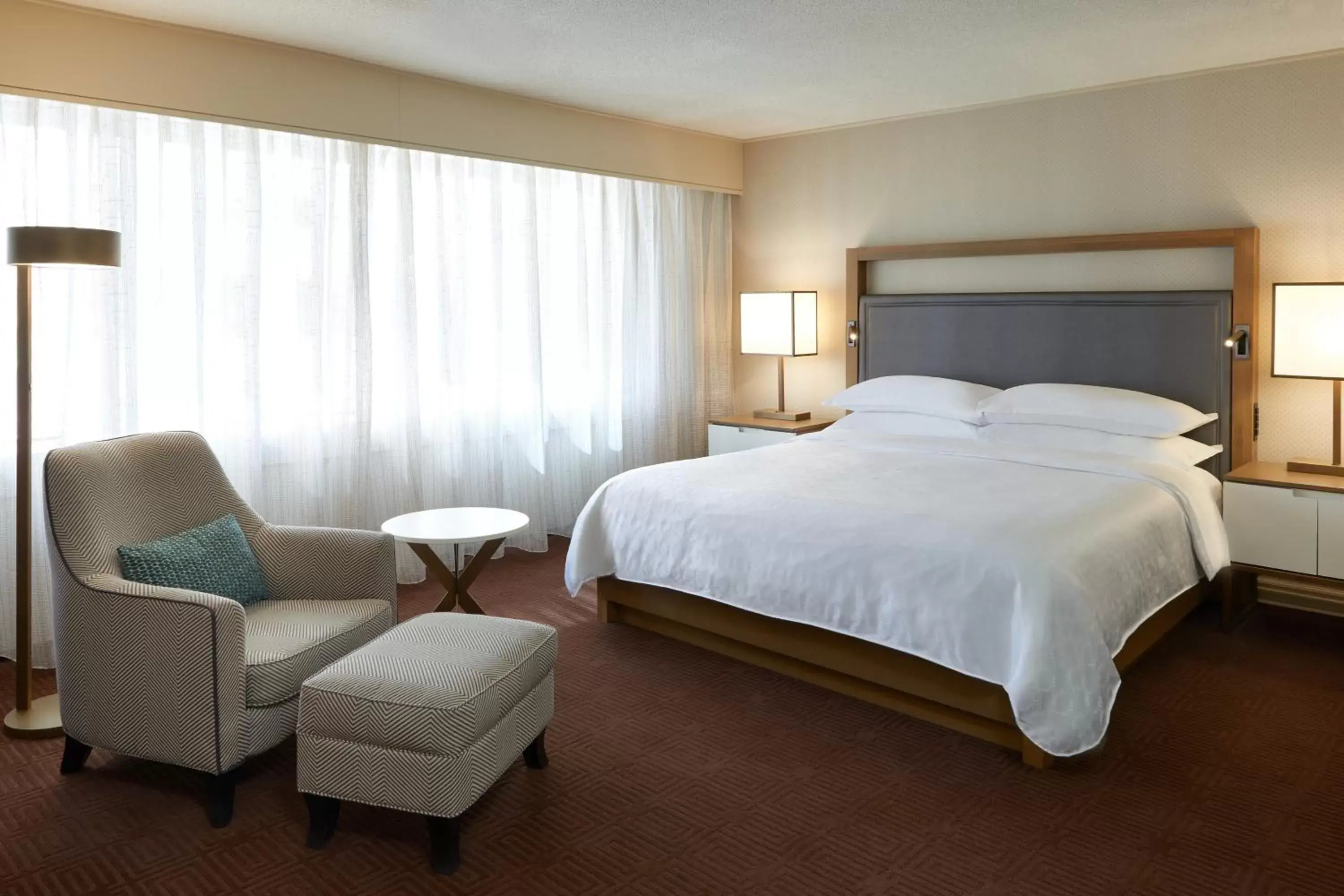 Photo of the whole room, Bed in Sheraton Ottawa Hotel