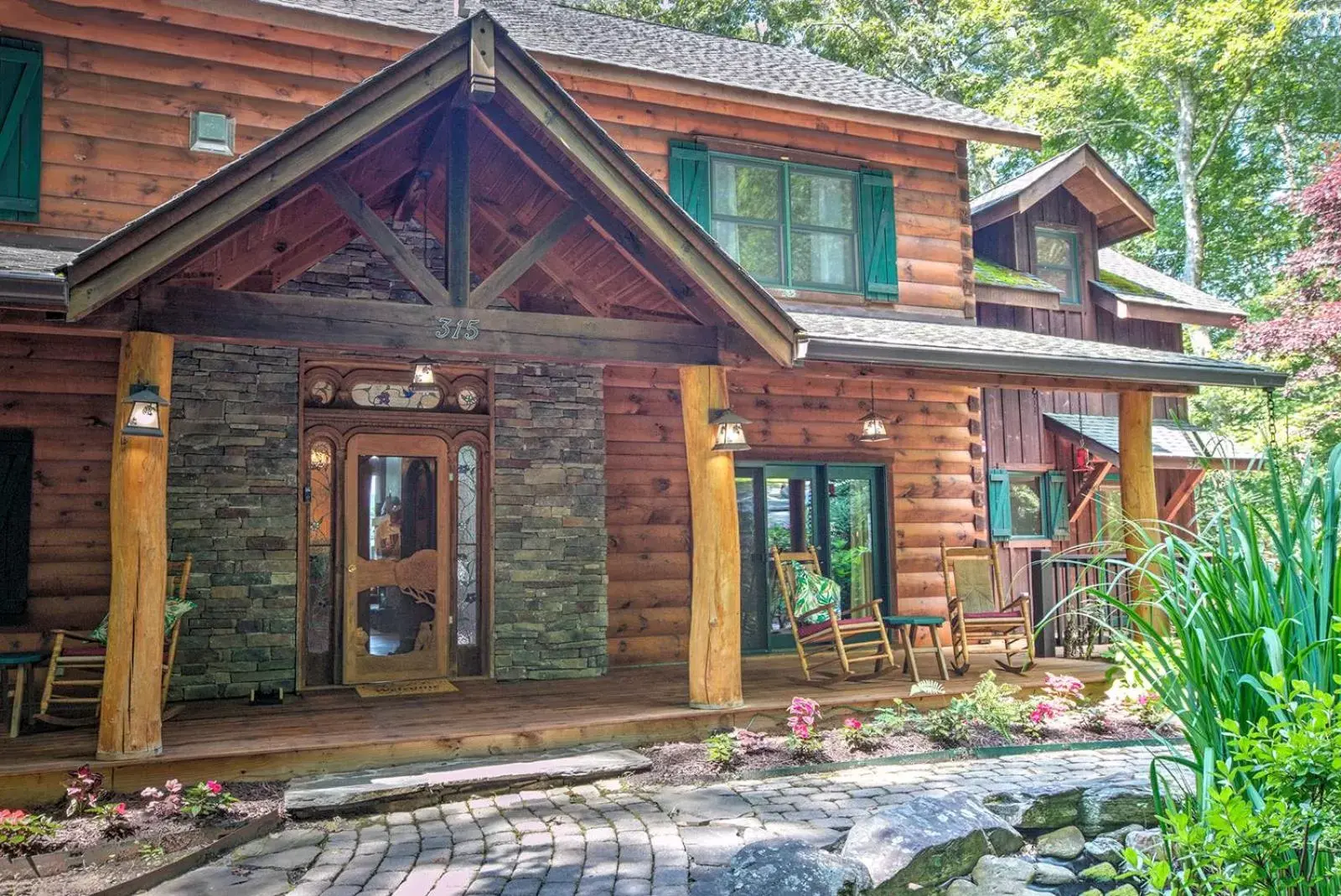 Facade/entrance, Property Building in Lazy Bear Lodge