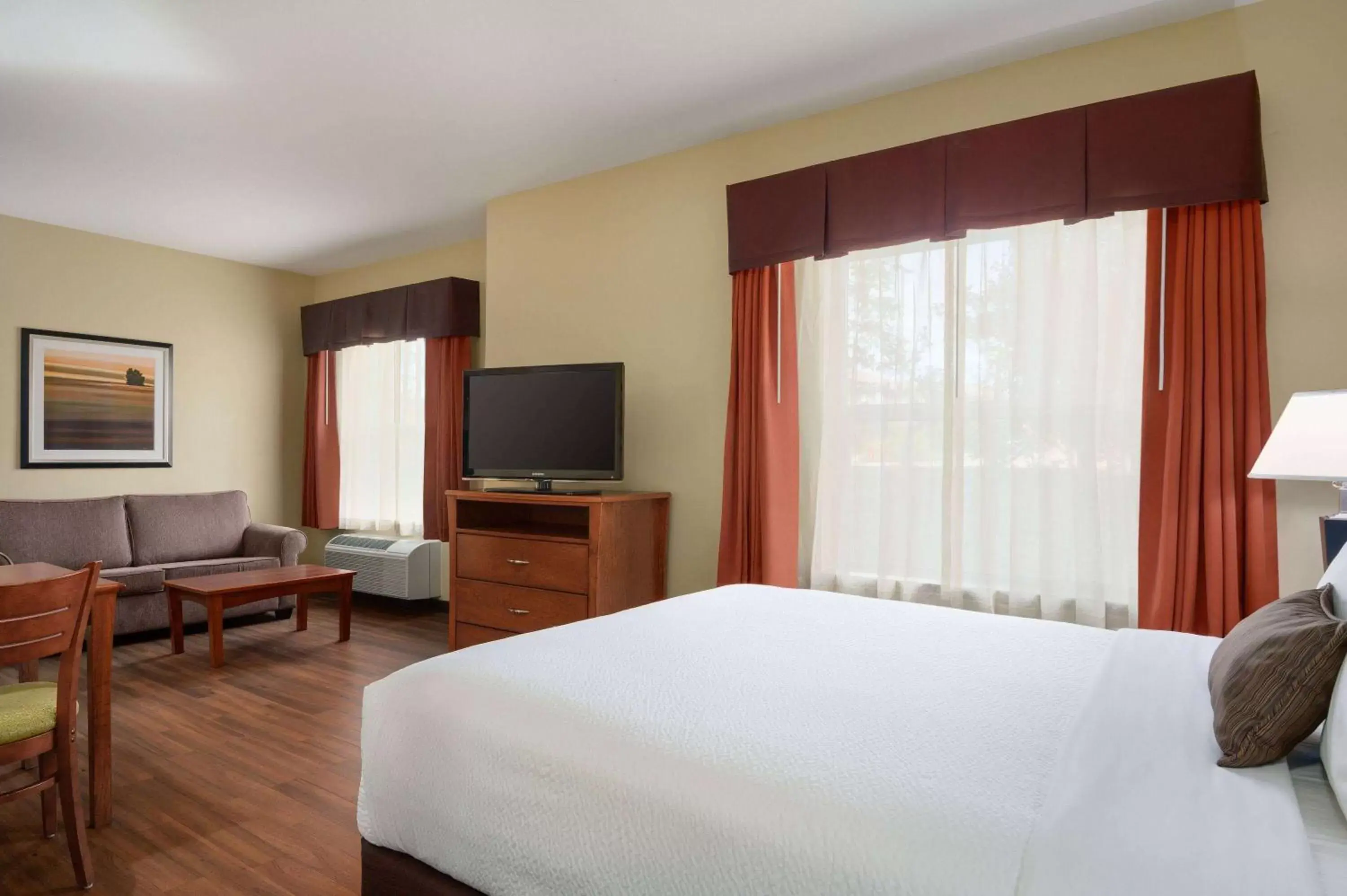 Bed, TV/Entertainment Center in Days Inn & Suites by Wyndham Sherwood Park Edmonton
