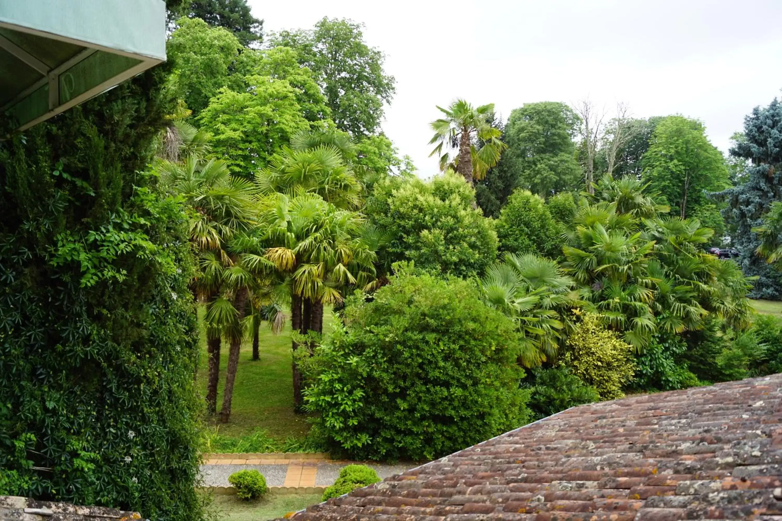 Garden view in Logis Domaine de Fompeyre