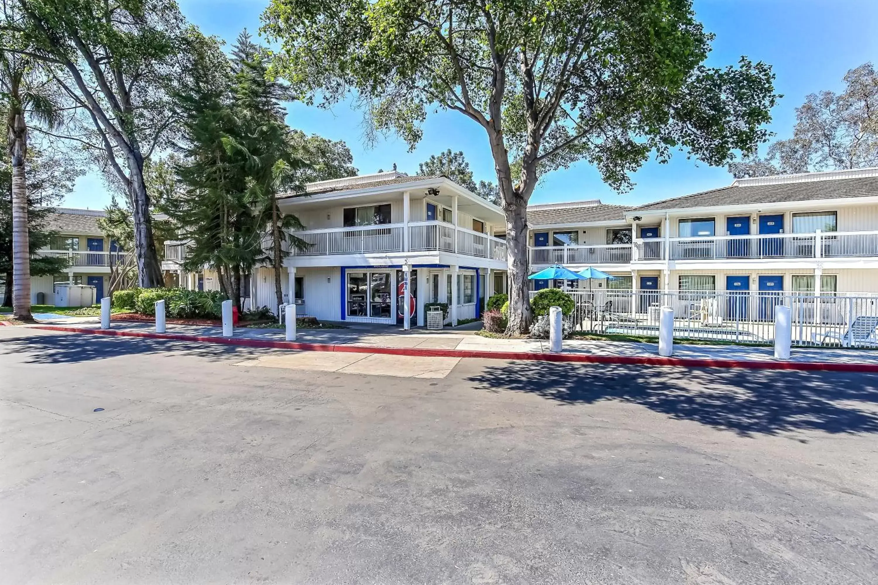 Other, Property Building in Motel 6-Oakland, CA - Embarcadero