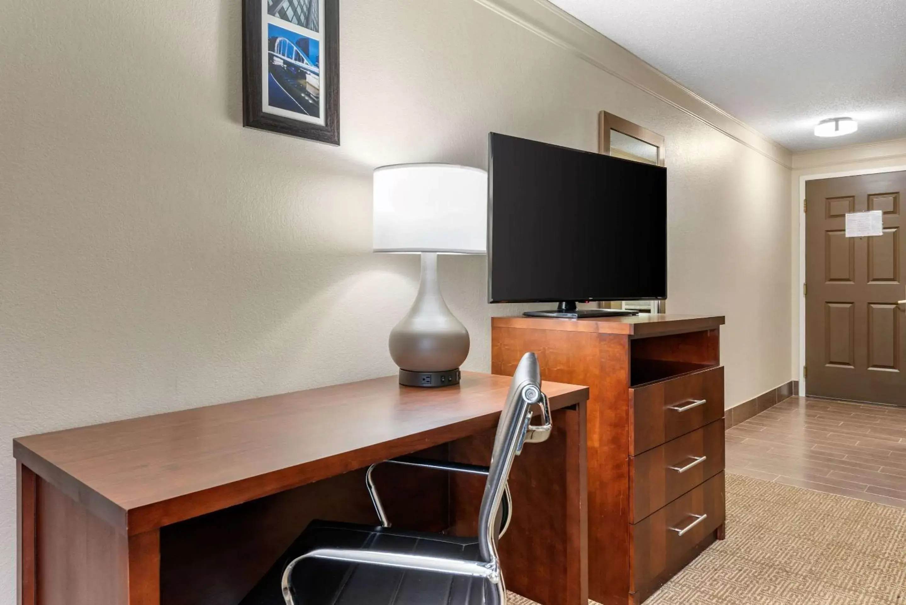 Photo of the whole room, TV/Entertainment Center in Comfort Inn & Suites