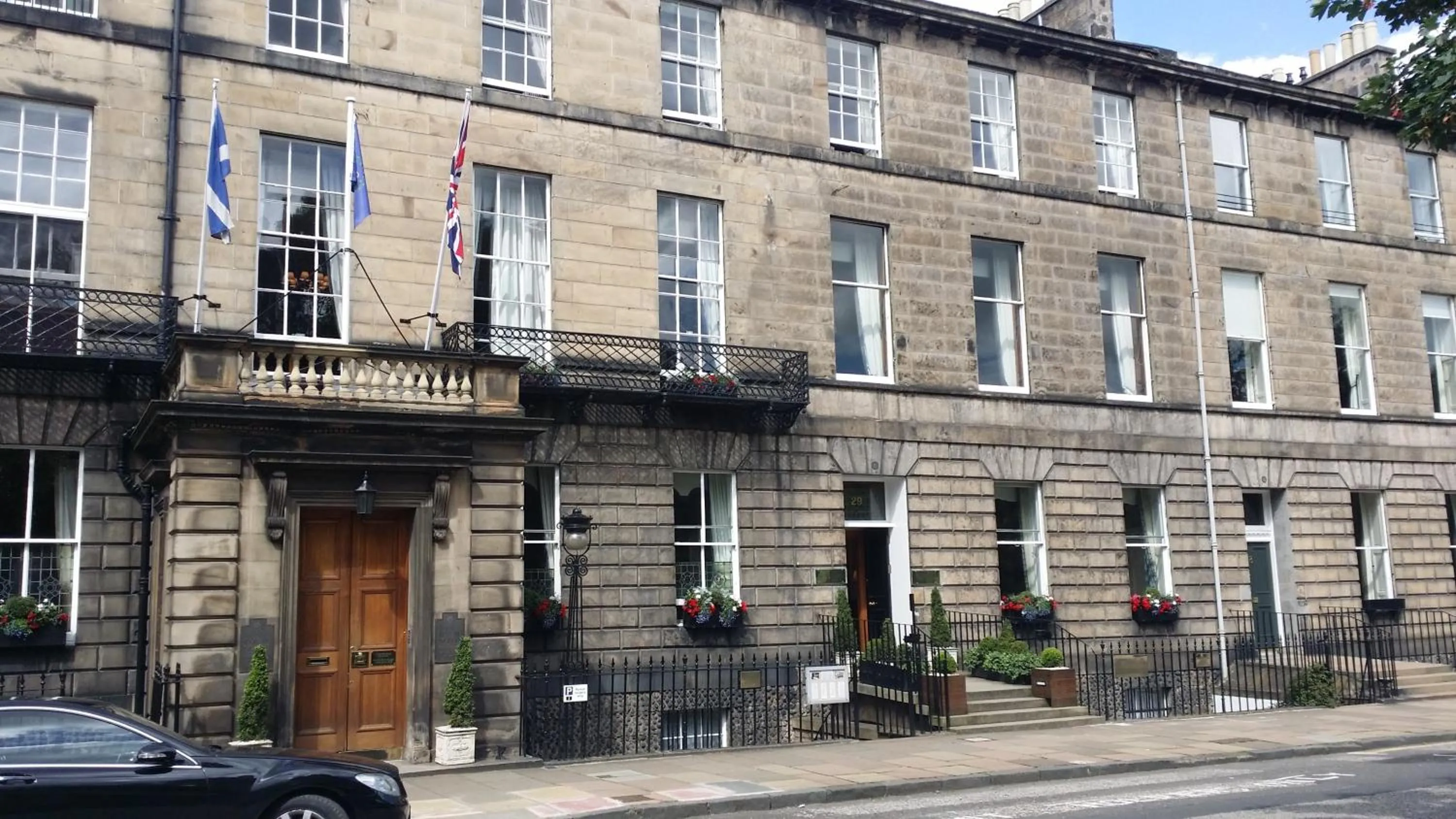 Facade/entrance in Royal Scots Club