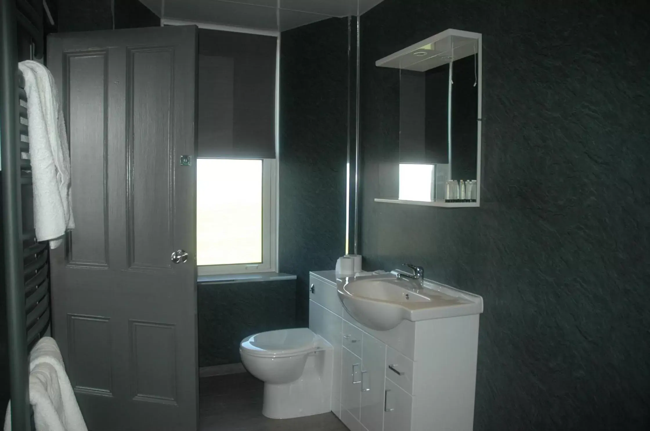 Bathroom in Maryfield House Hotel