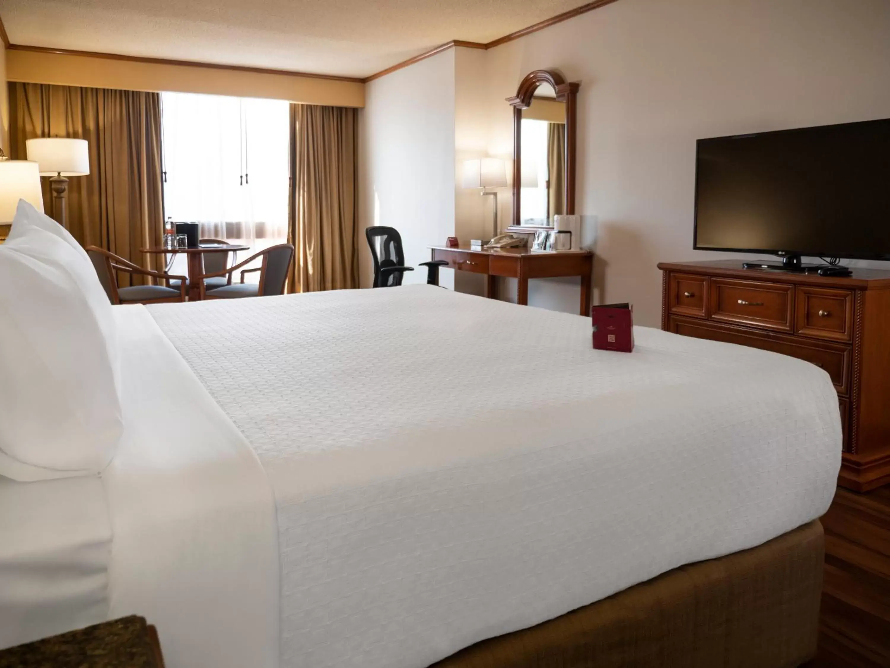 Bedroom, Bed in Crowne Plaza Hotel Monterrey, an IHG Hotel
