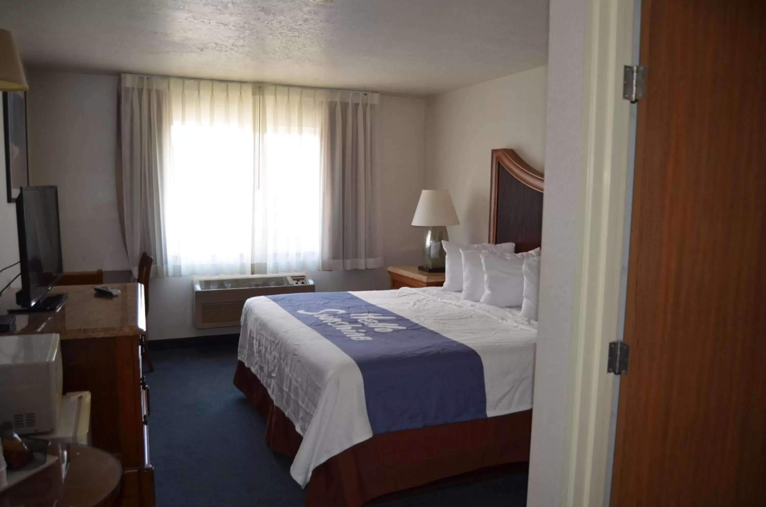 Photo of the whole room, Bed in Days Inn by Wyndham Capitol Reef