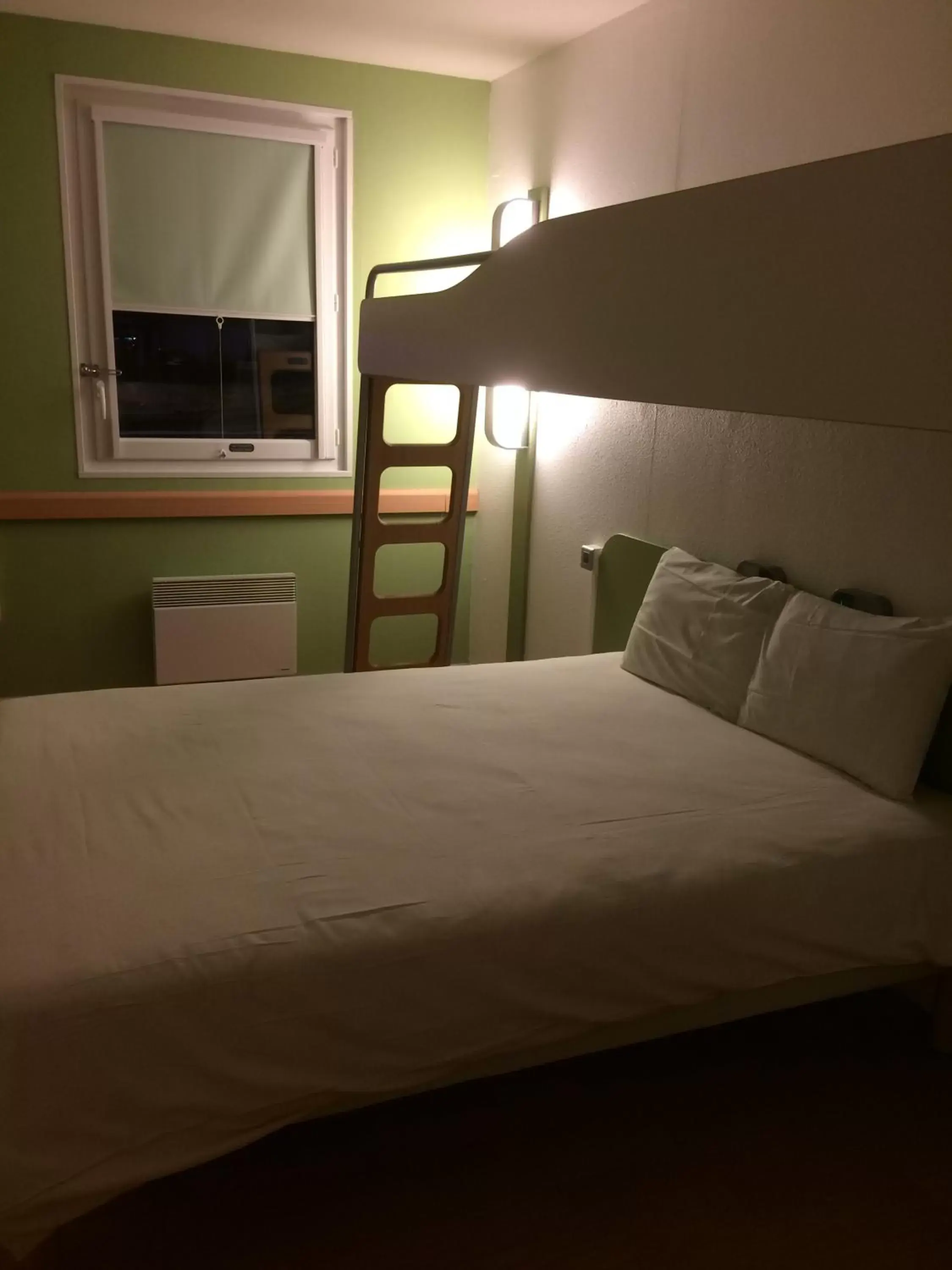 bunk bed, Bed in Ibis budget Verdun