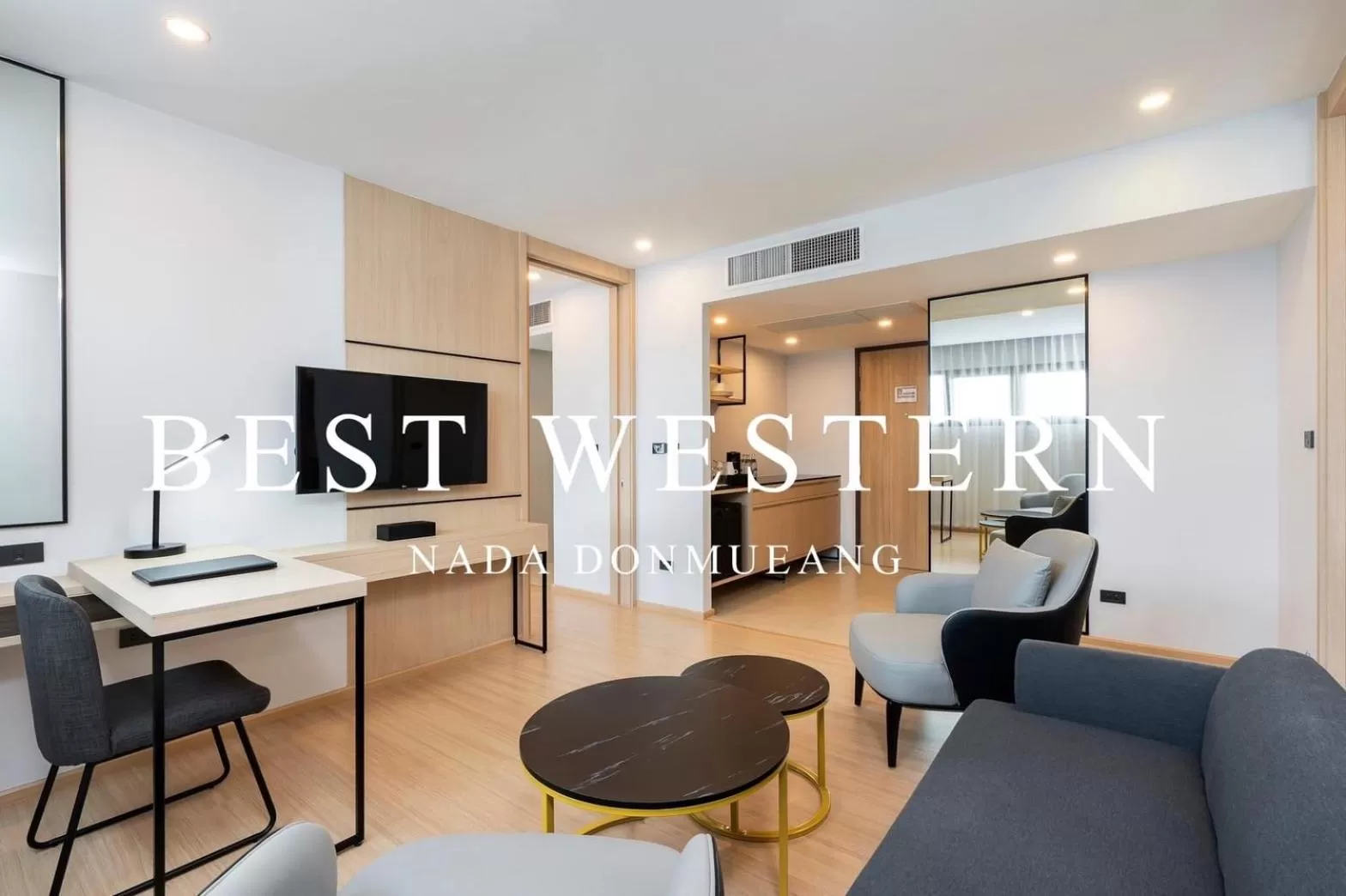 Living room in Best Western Nada Don Mueang Airport hotel