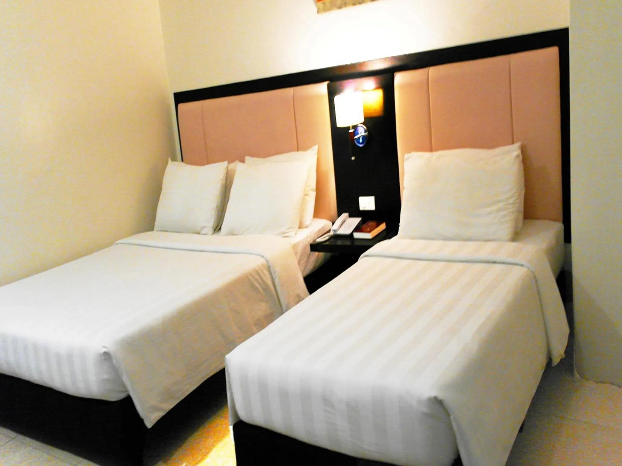 Bedroom in Manhattan Suites Inn