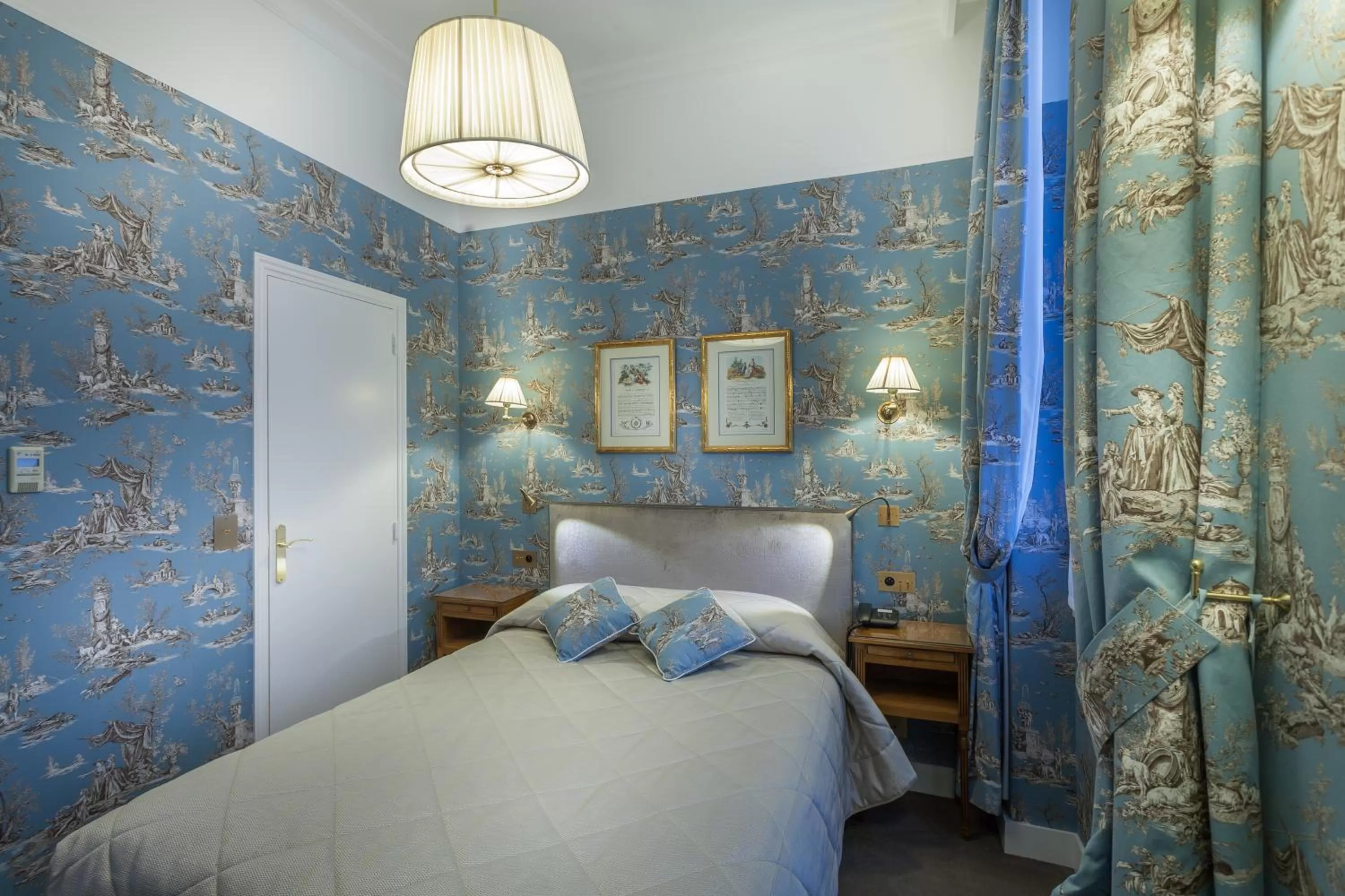 Bedroom, Bed in Grand Hôtel de L'Univers Saint-Germain