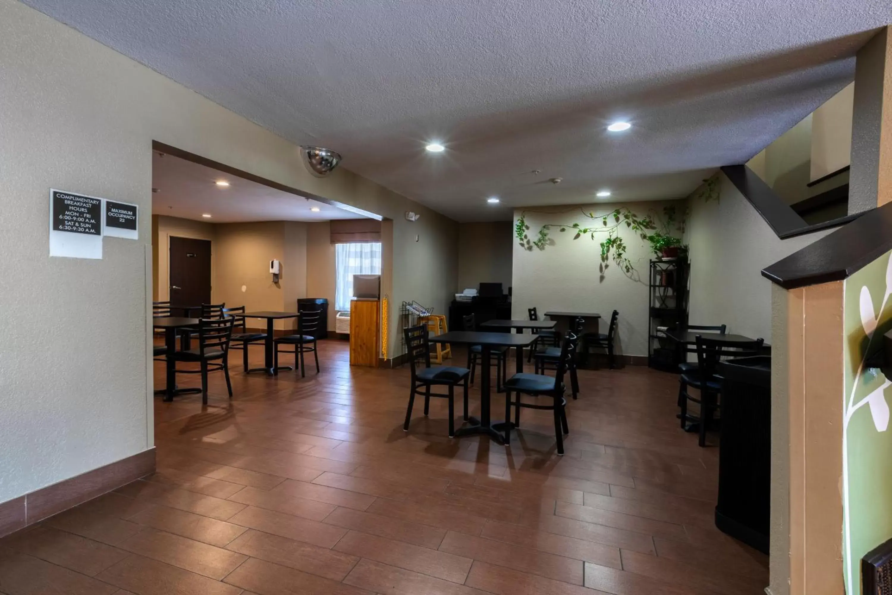 Breakfast, Restaurant/Places to Eat in Surestay Plus Hotel by Best Western Superstition Springs