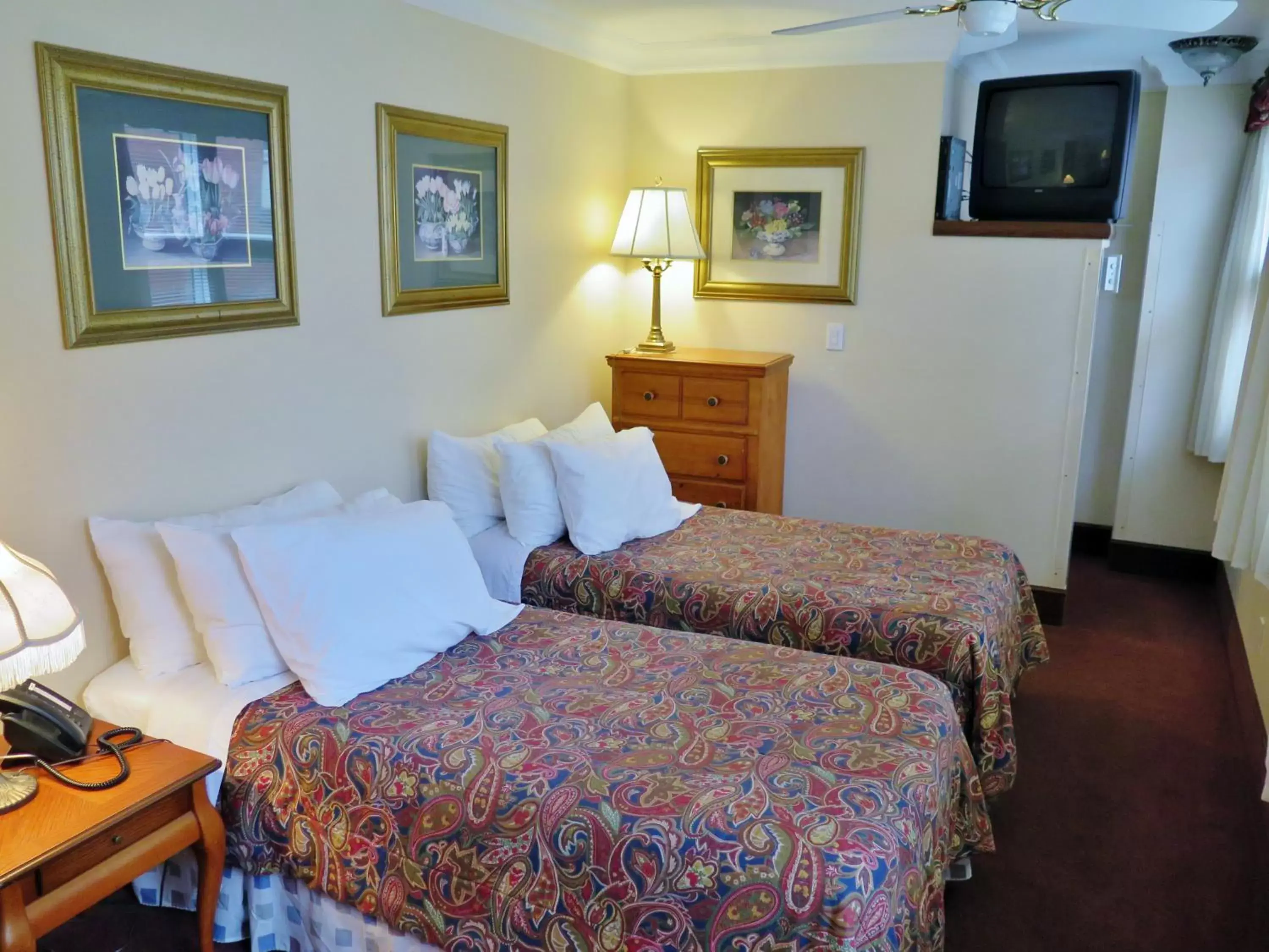 Bedroom, Bed in Madison Manor Boutique Hotel