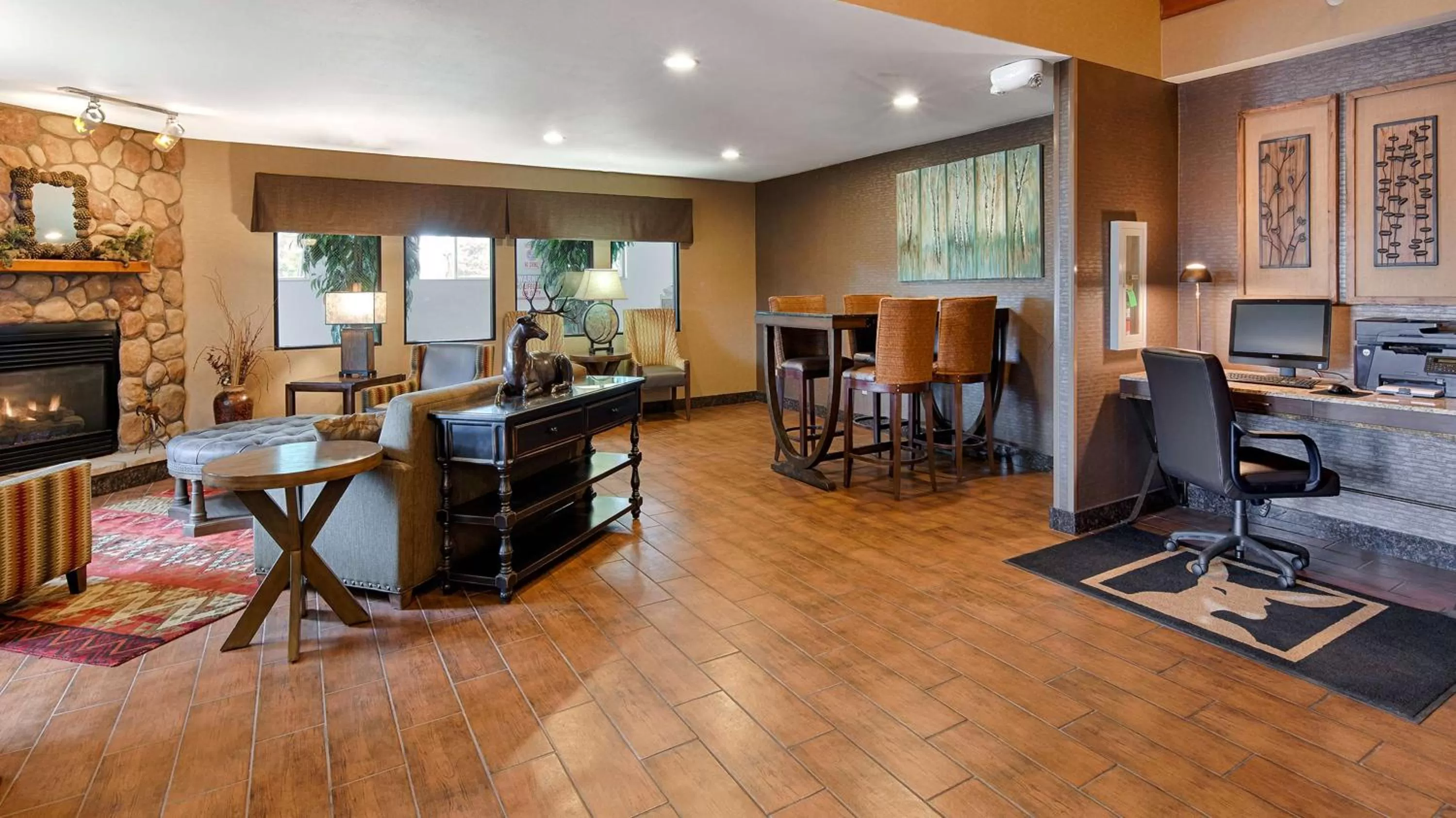 Lobby or reception in Best Western Plus Deer Park Hotel and Suites