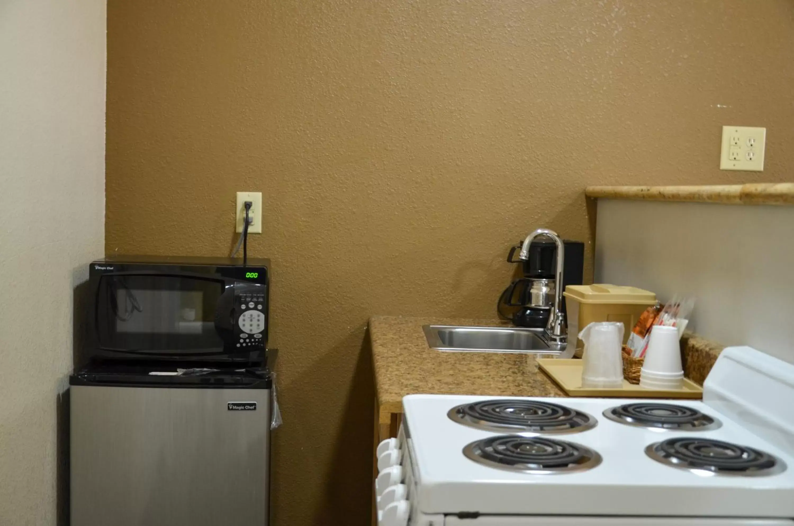 Kitchen/Kitchenette in Route 66 Inn