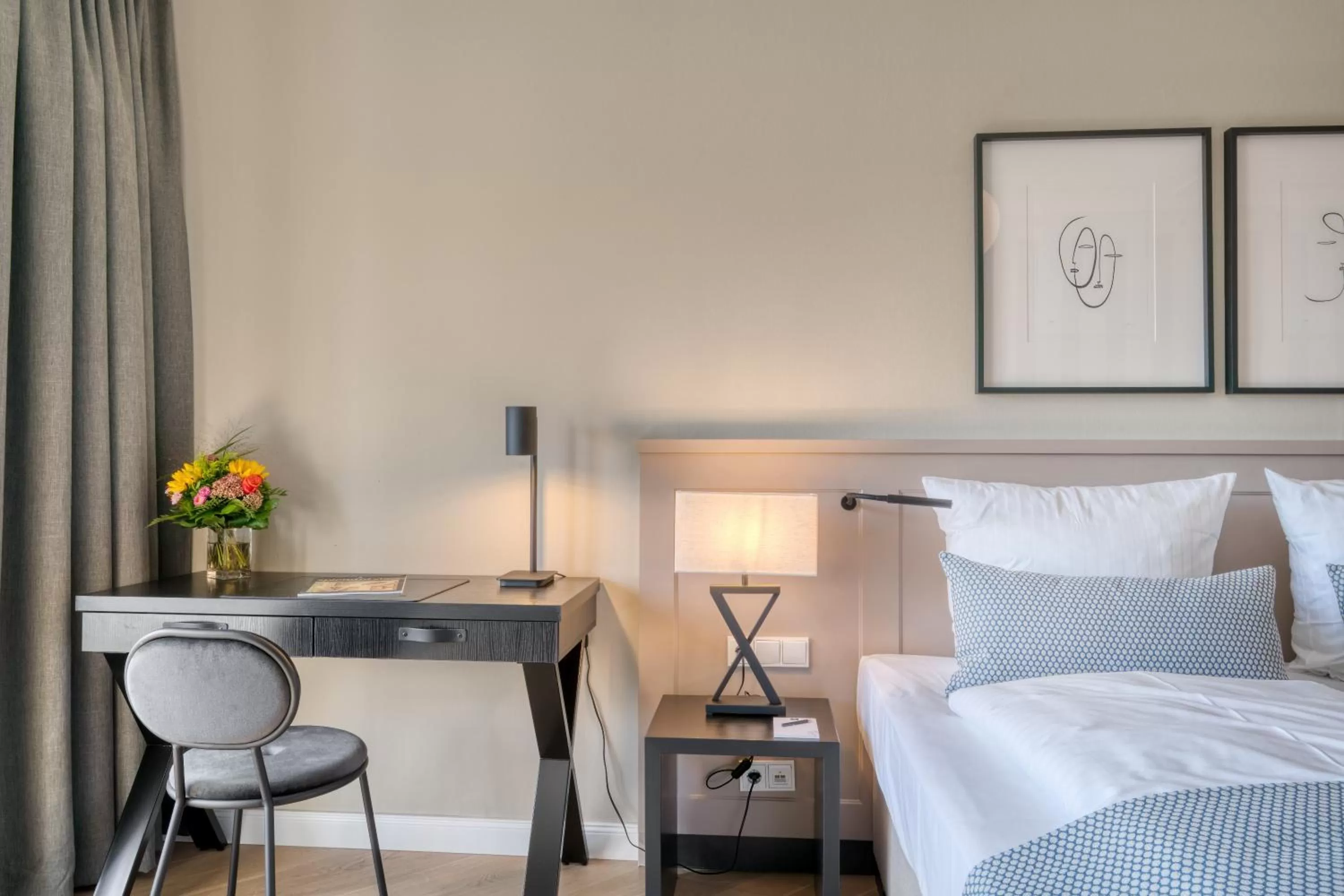 hair dresser, Bed in Hotel Eisenhut