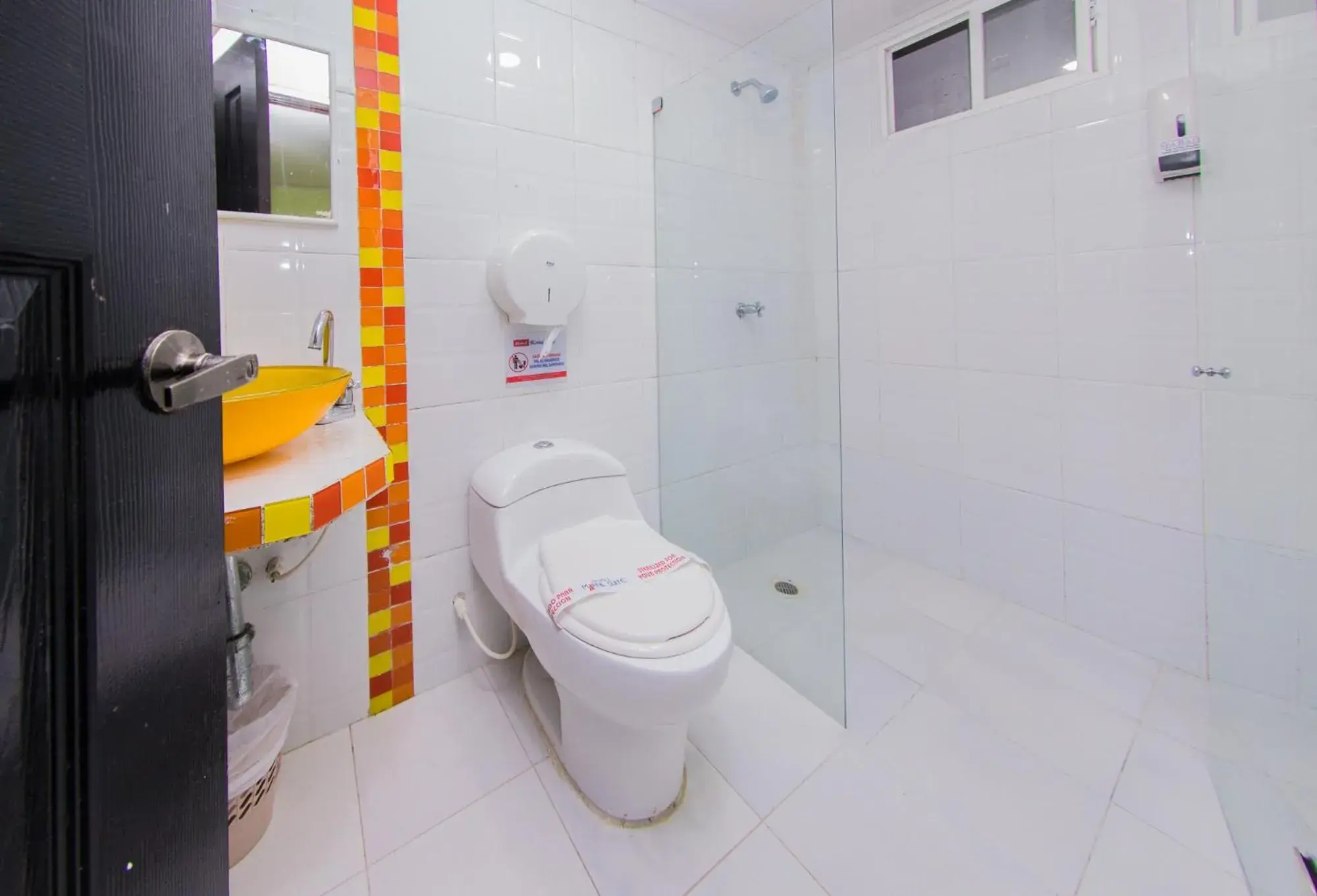 Bathroom in Hotel Marina Suites By GEH Suites