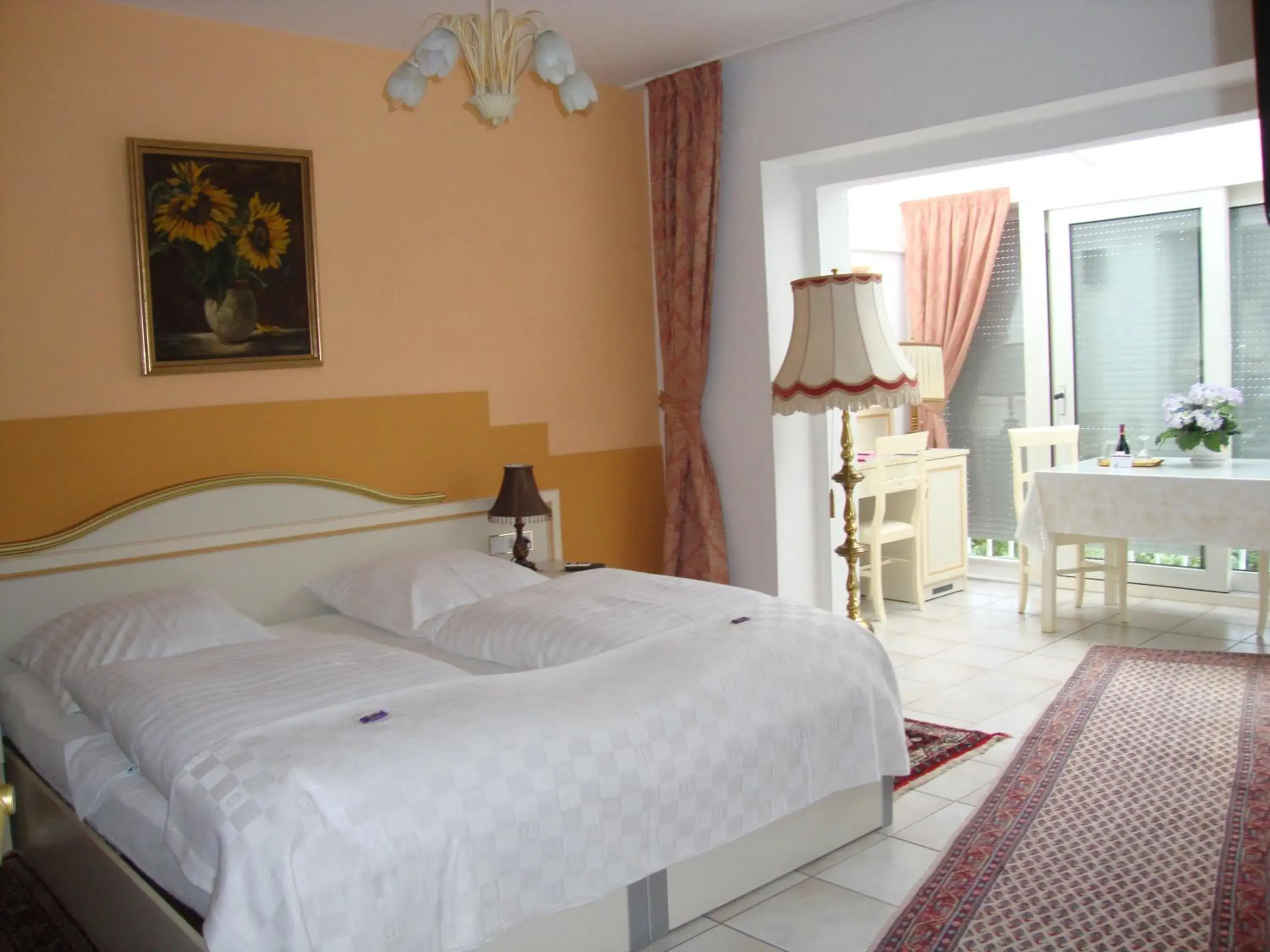 Photo of the whole room, Bed in Haus Mooren, Hotel Garni