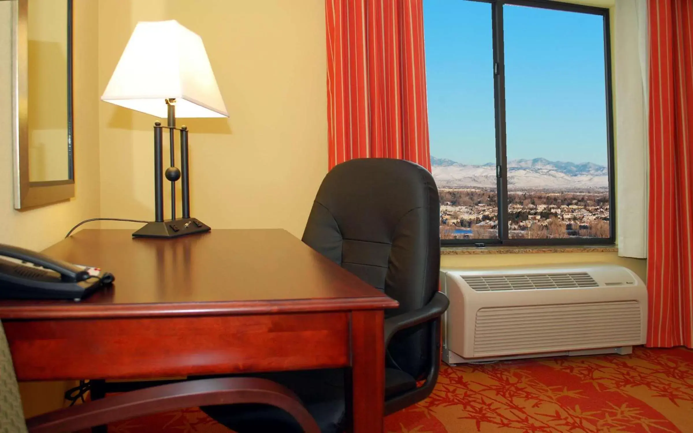 Bed, Seating Area in Hampton Inn & Suites Denver/Highlands Ranch