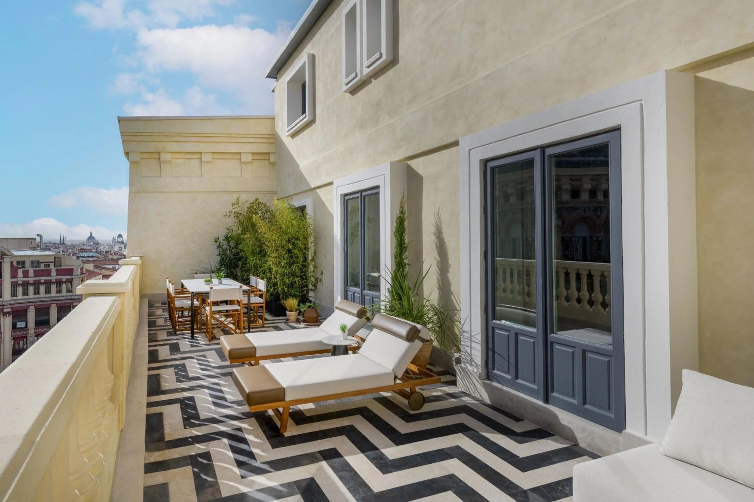 Photo of the whole room in JW Marriott Hotel Madrid