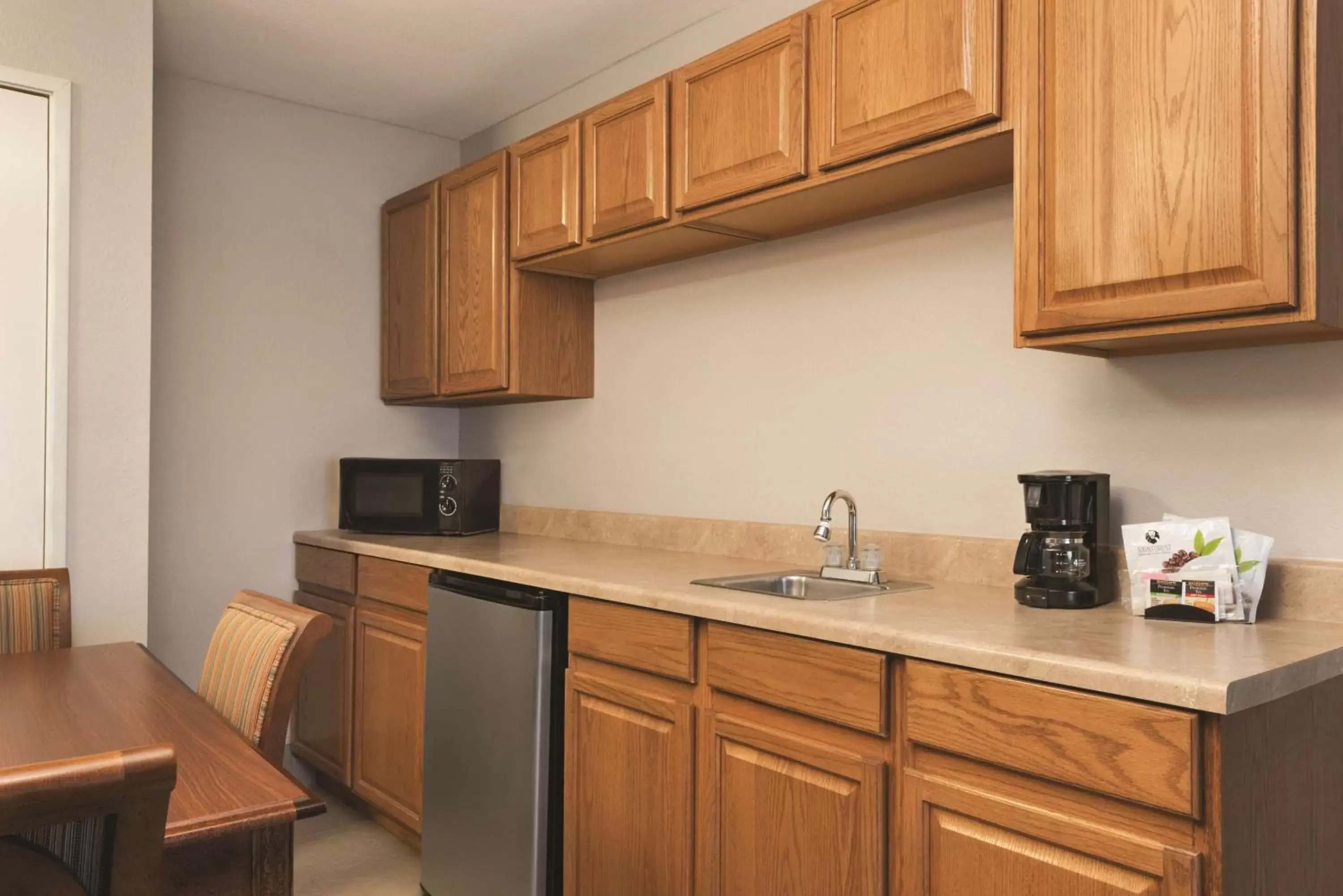 Photo of the whole room, Kitchen/Kitchenette in Country Inn & Suites by Radisson, Michigan City, IN