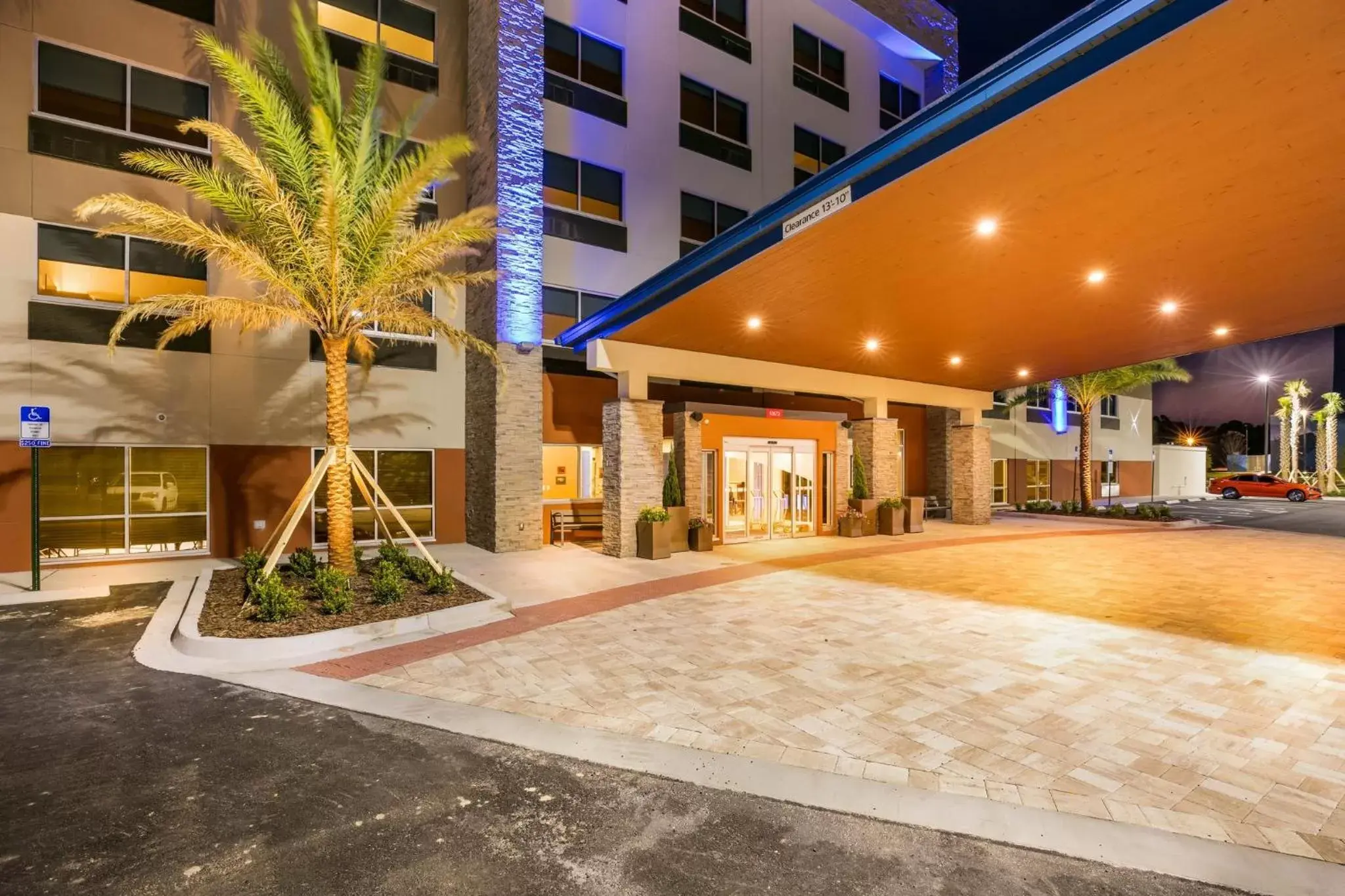 Property building in Holiday Inn Express & Suites Jacksonville - Town Center, an IHG Hotel