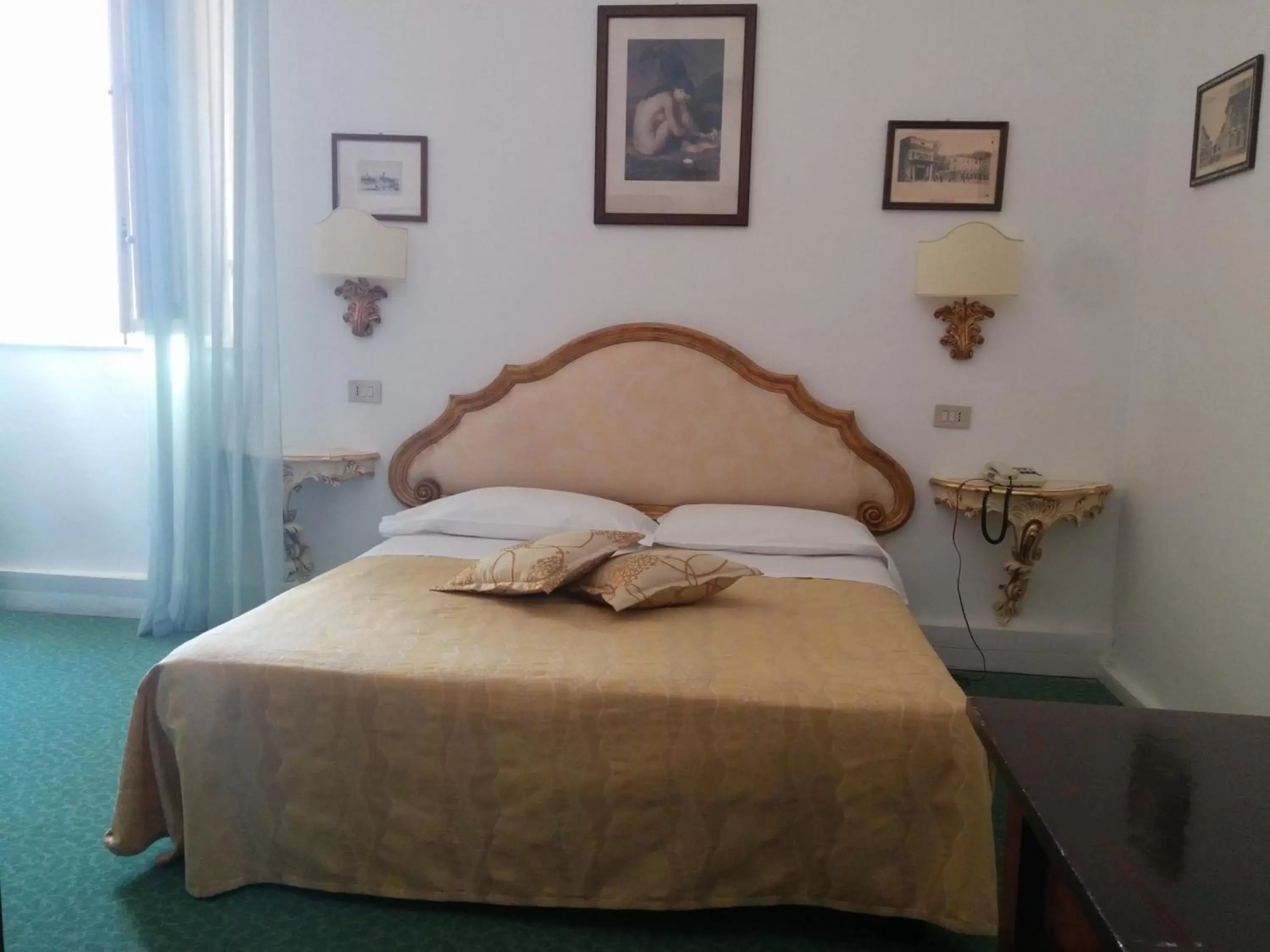 Photo of the whole room, Bed in Hotel Villa Kinzica